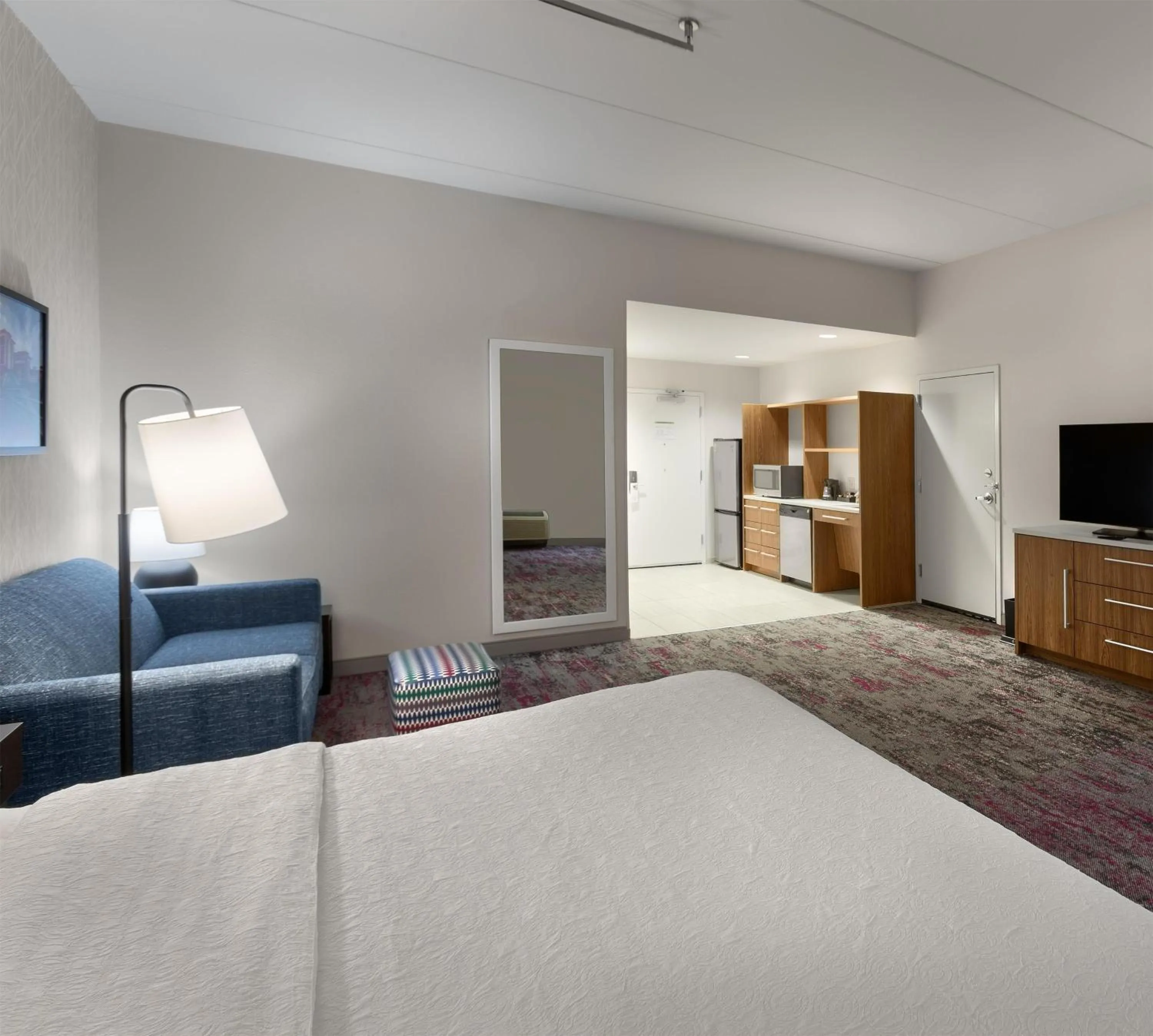 Living room, Bed in Home2 Suites by Hilton Greenville Airport