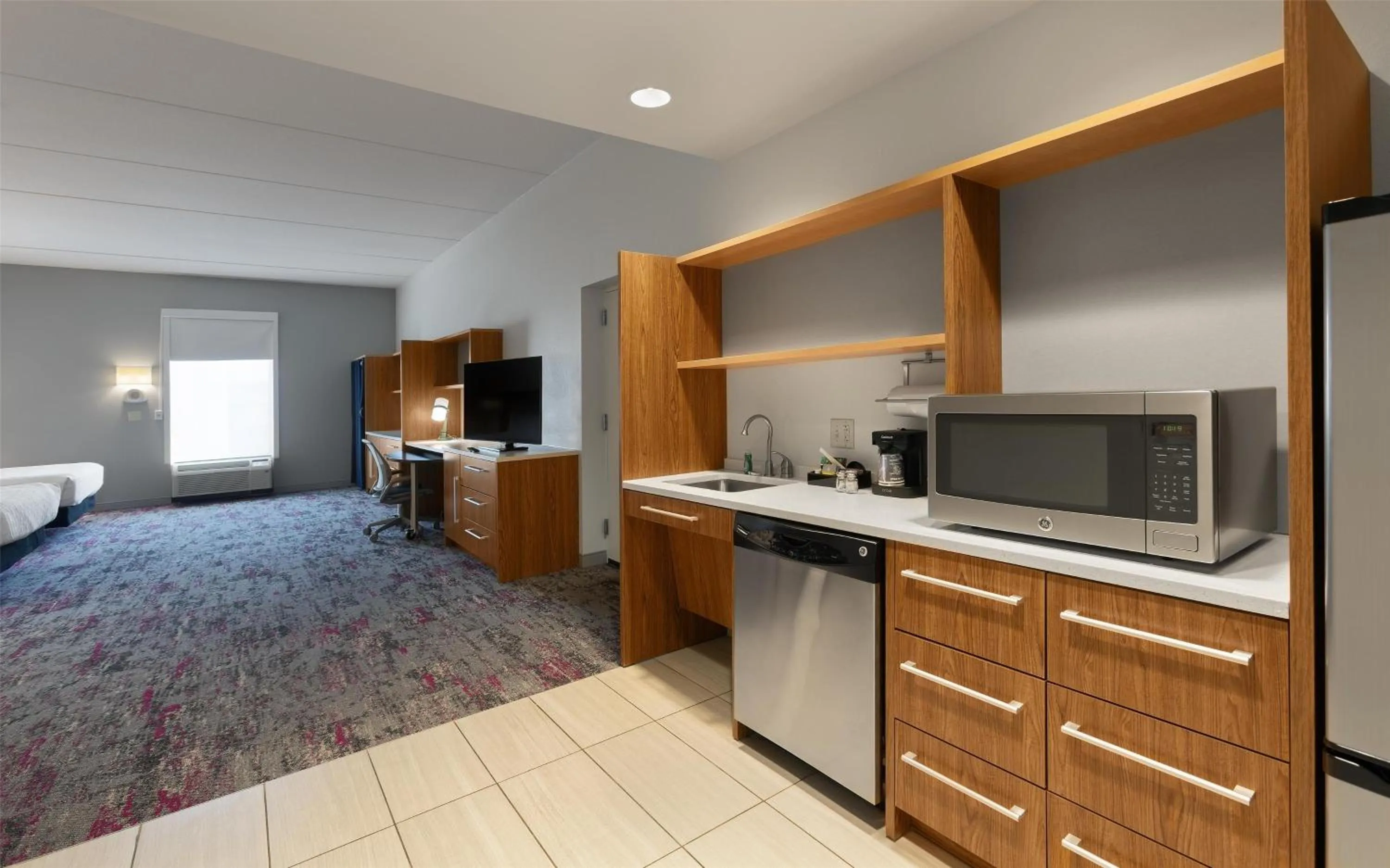 Kitchen or kitchenette, Bed in Home2 Suites by Hilton Greenville Airport