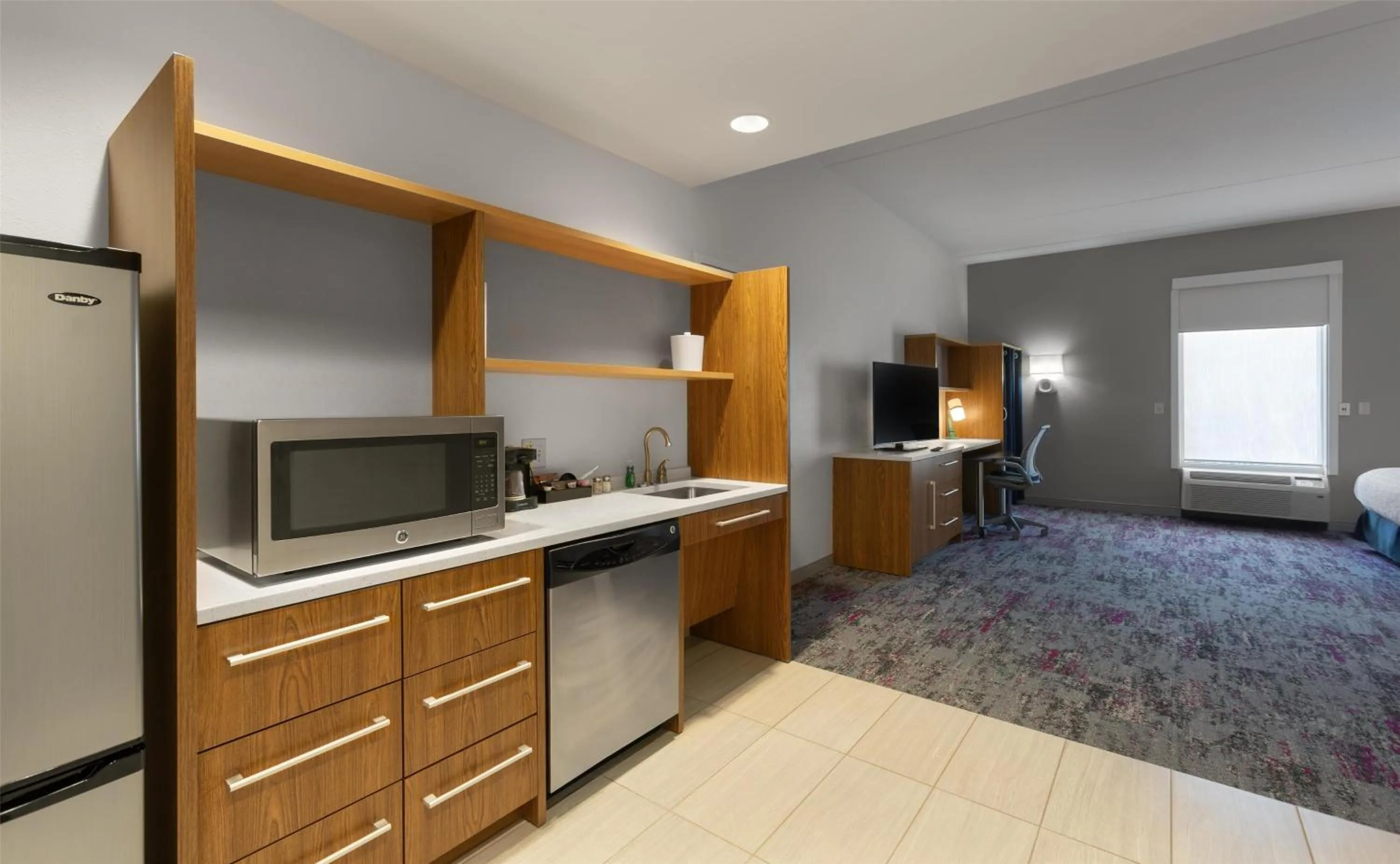 Kitchen or kitchenette, Bed in Home2 Suites by Hilton Greenville Airport