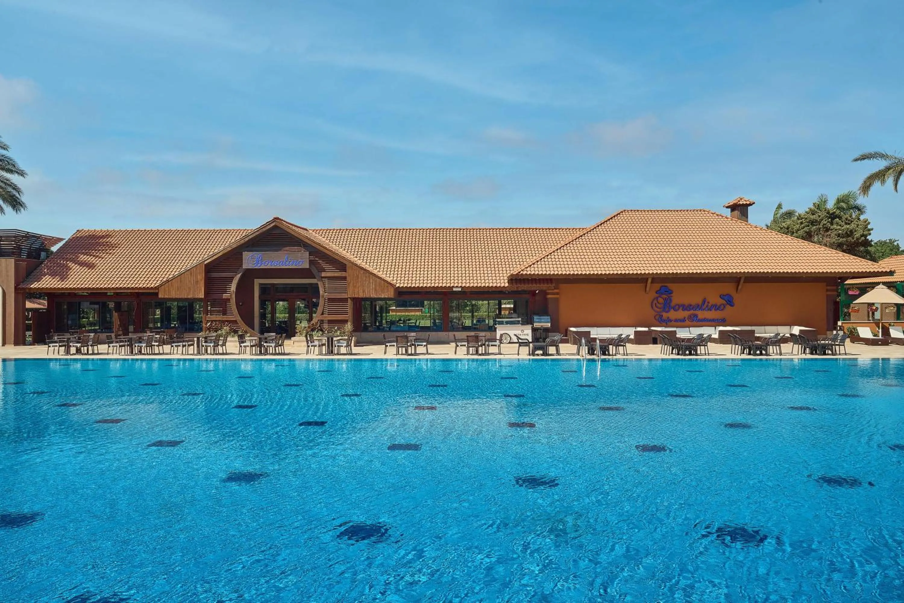 Pool view in Hilton Alexandria King's Ranch Hotel