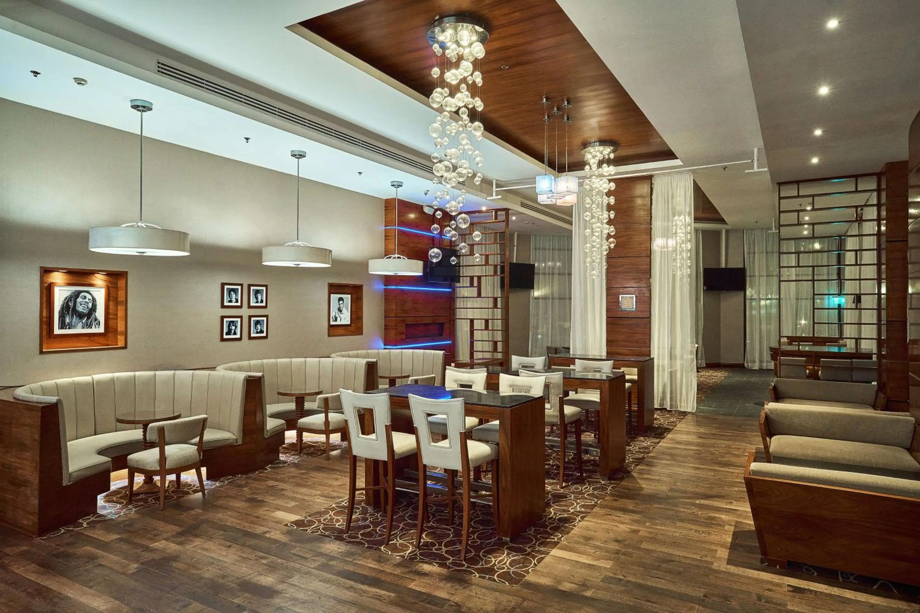 Lounge or bar in Hilton Alexandria King's Ranch Hotel