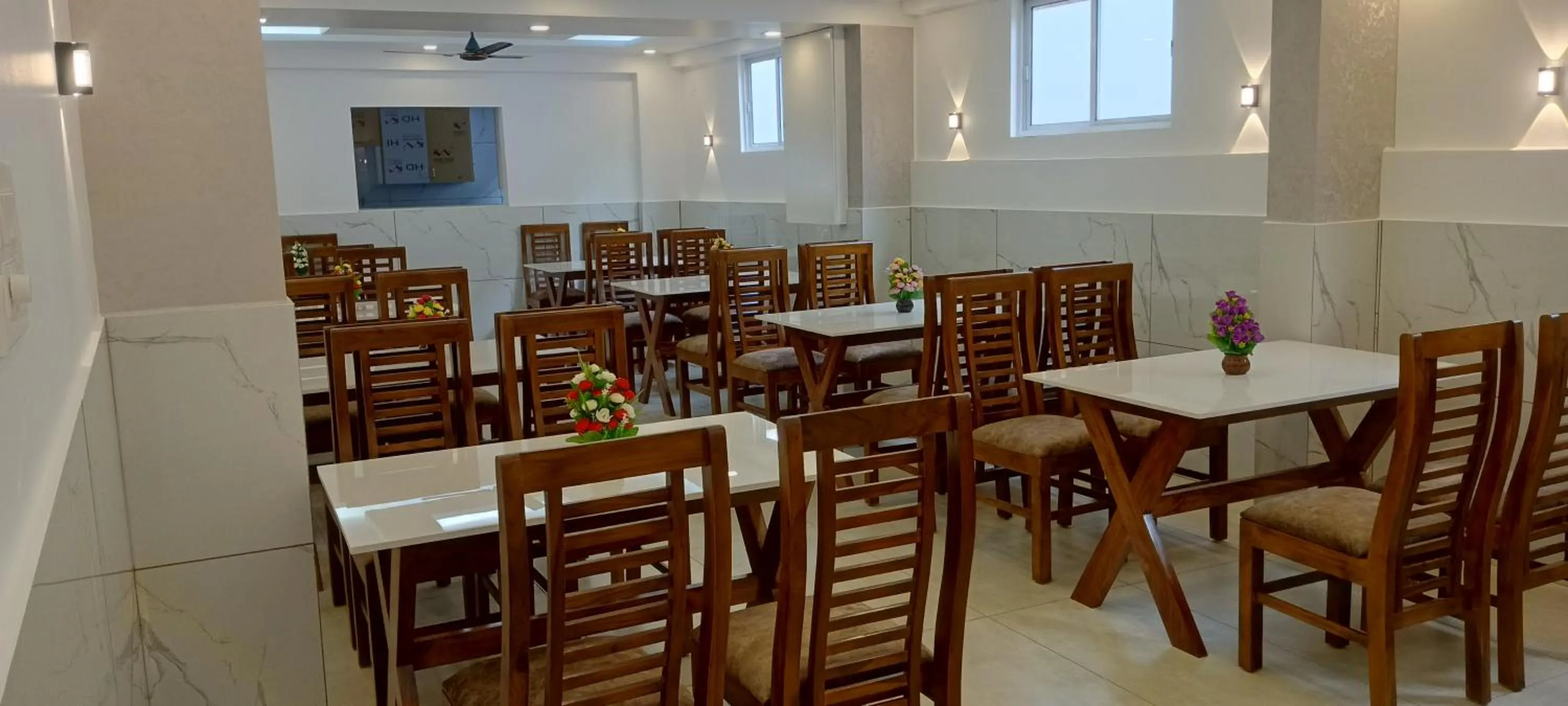 Restaurant/places to eat in Cochin Airport Hotel