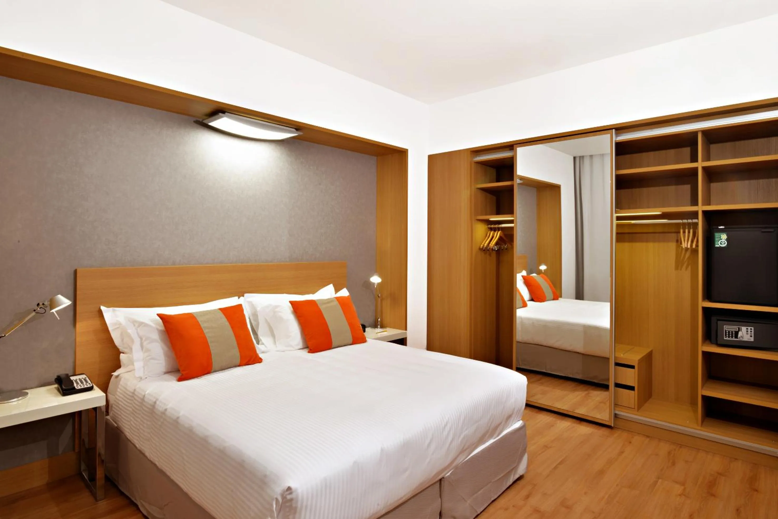 Photo of the whole room, Bed in Hilton Garden Inn Milan North