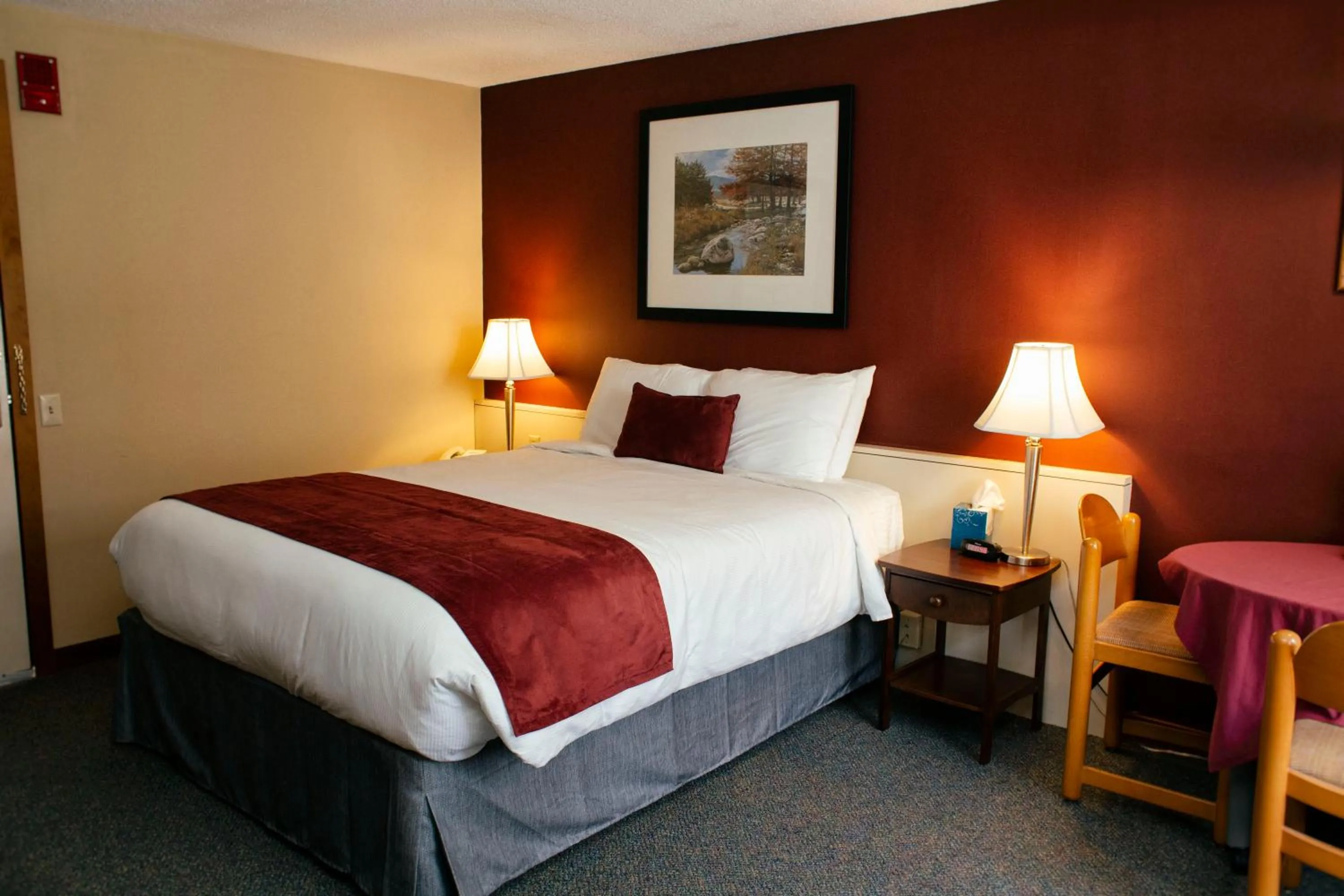 Bed in The Inn at Crumpin-Fox