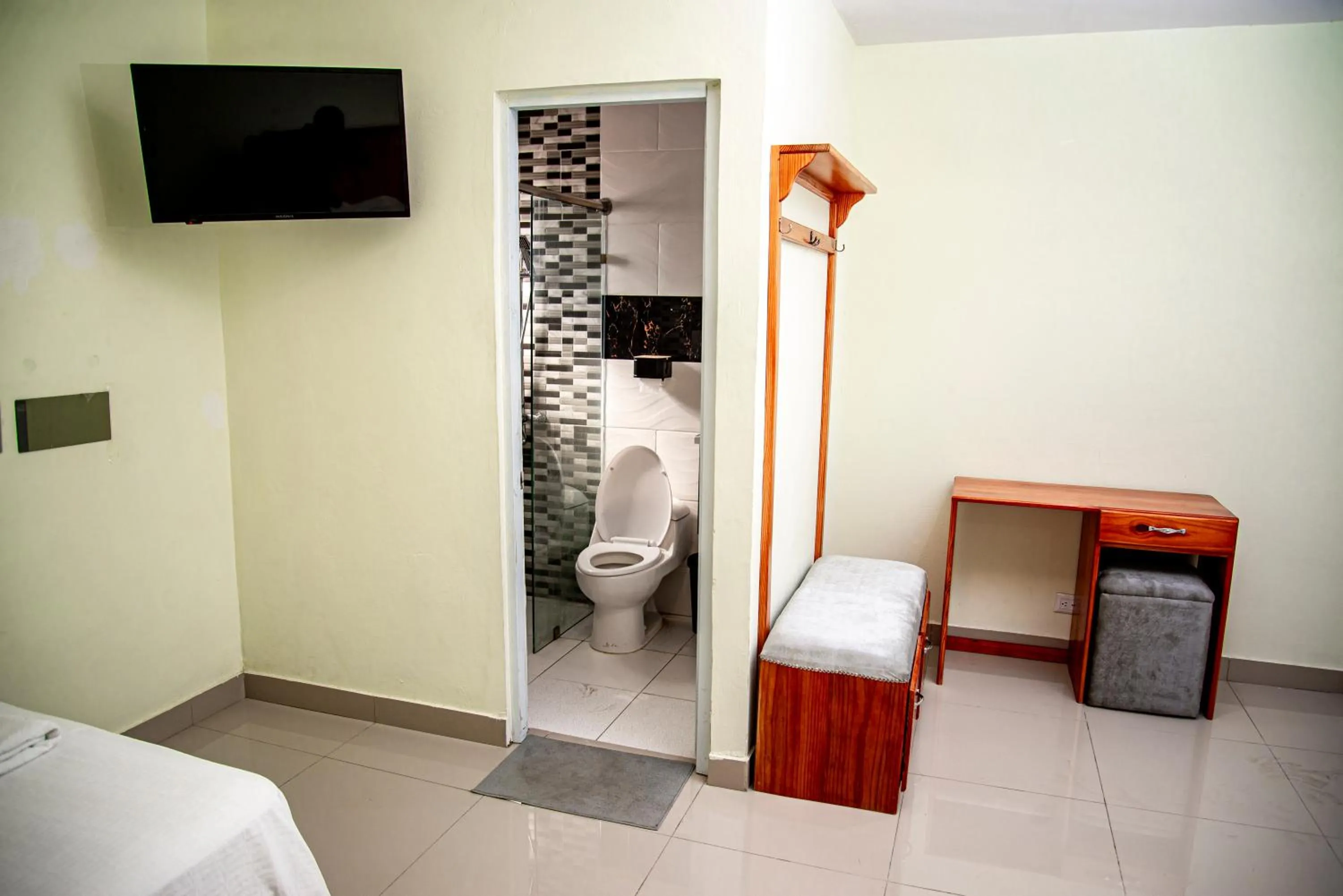 Bathroom, Bed in Hotel J&M