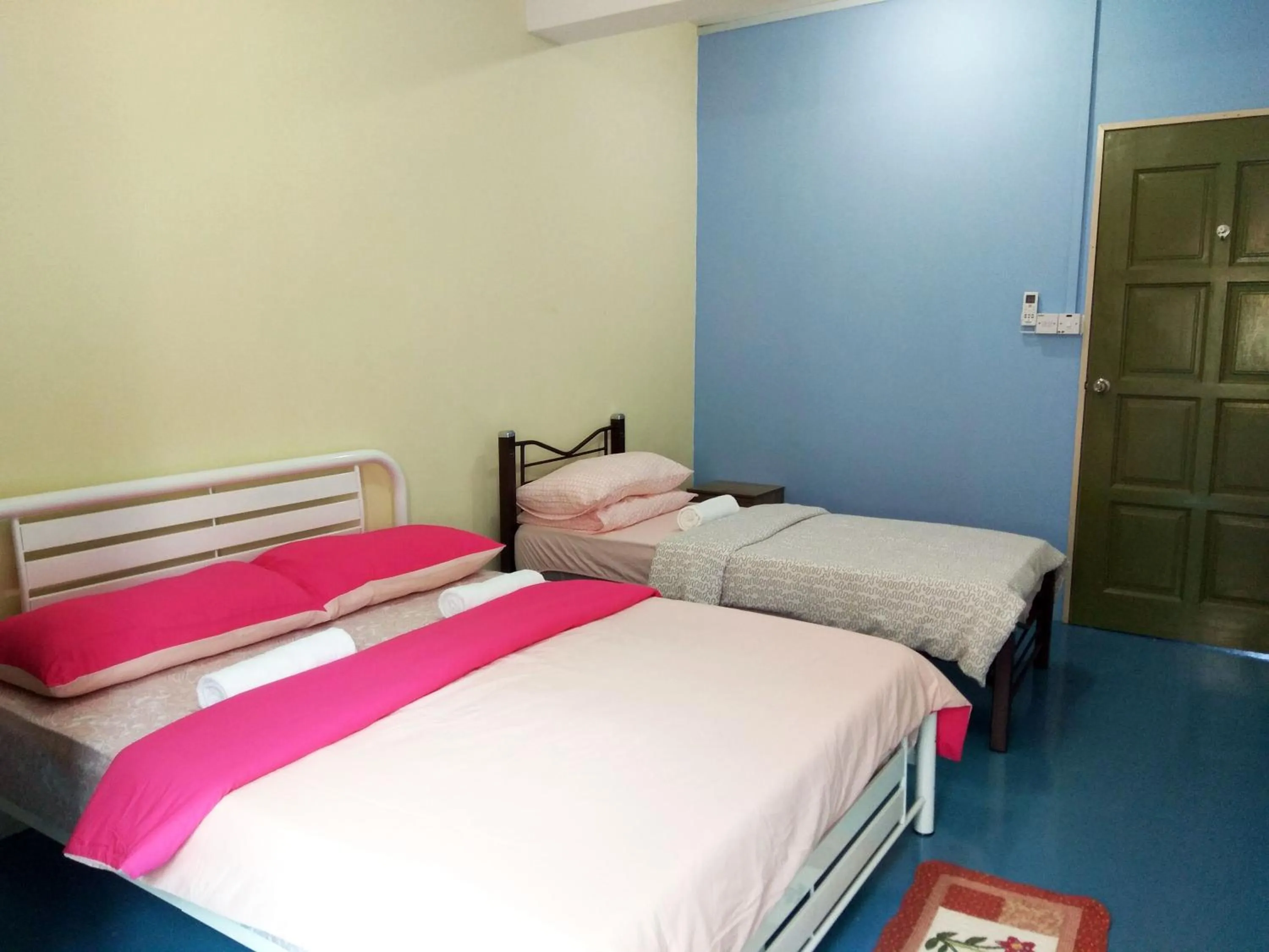Bed in Sandakan Backpackers Hostel