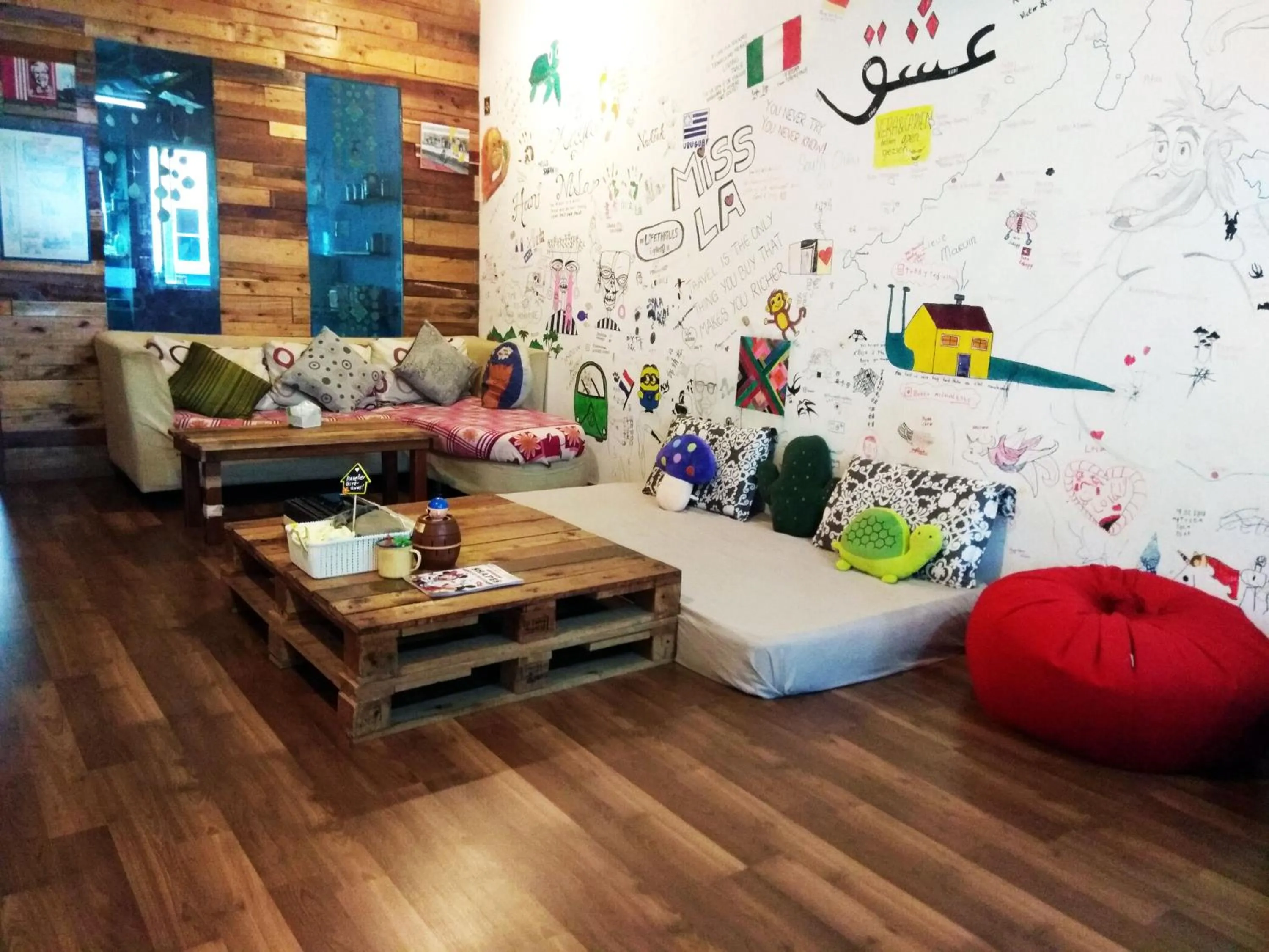 Living room in Sandakan Backpackers Hostel