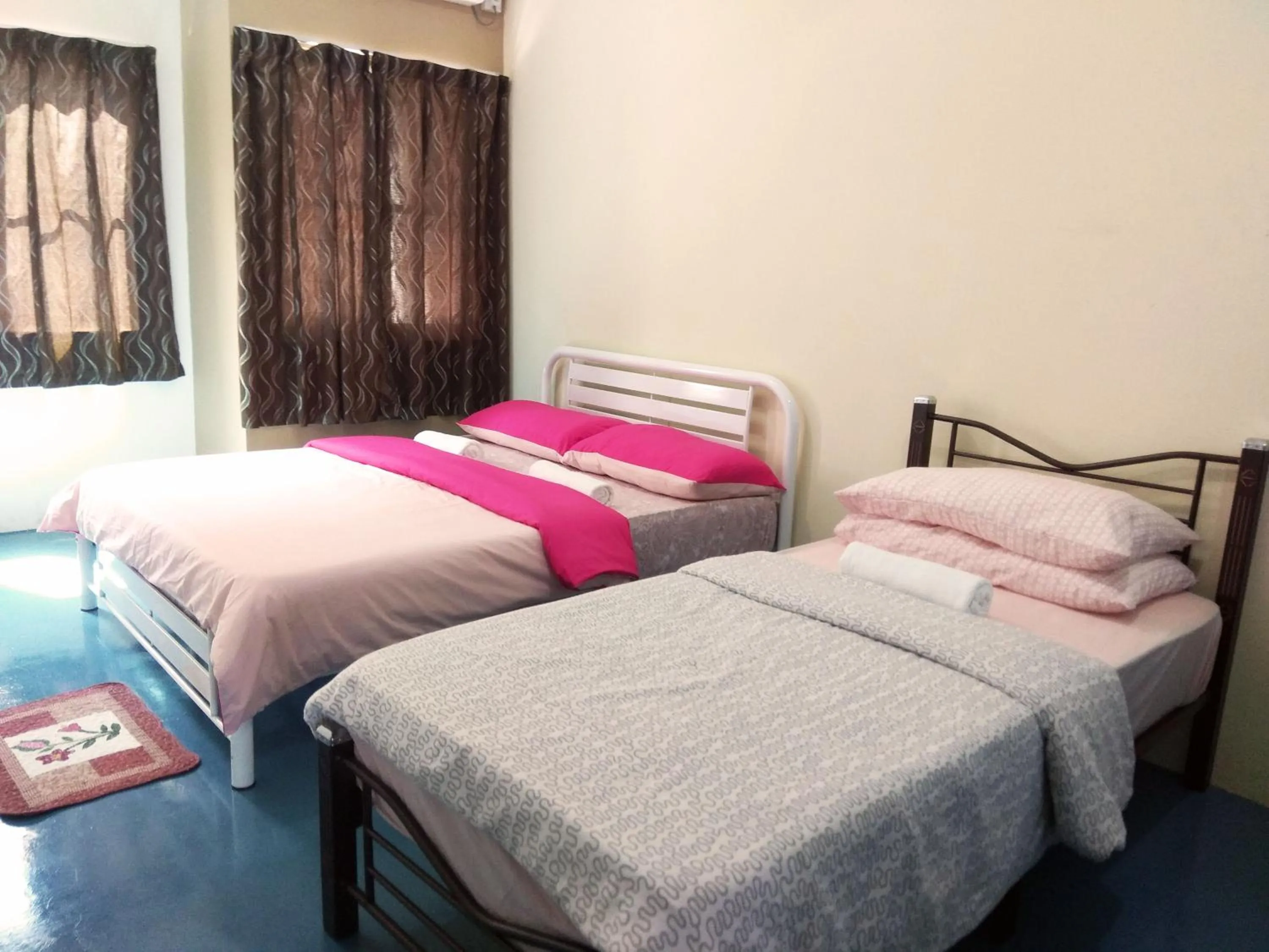 Bed in Sandakan Backpackers Hostel