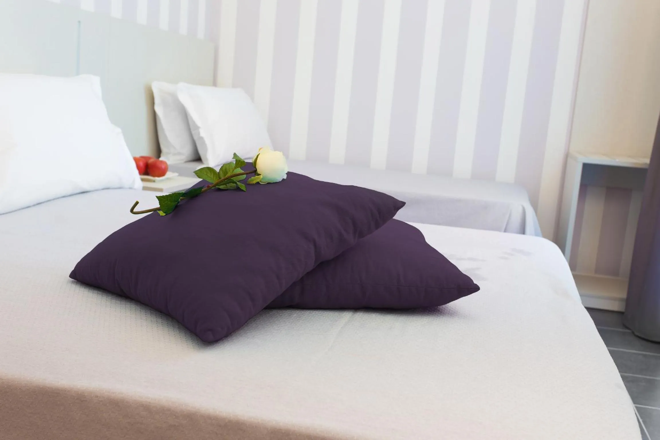 Photo of the whole room, Bed in Hotel Star