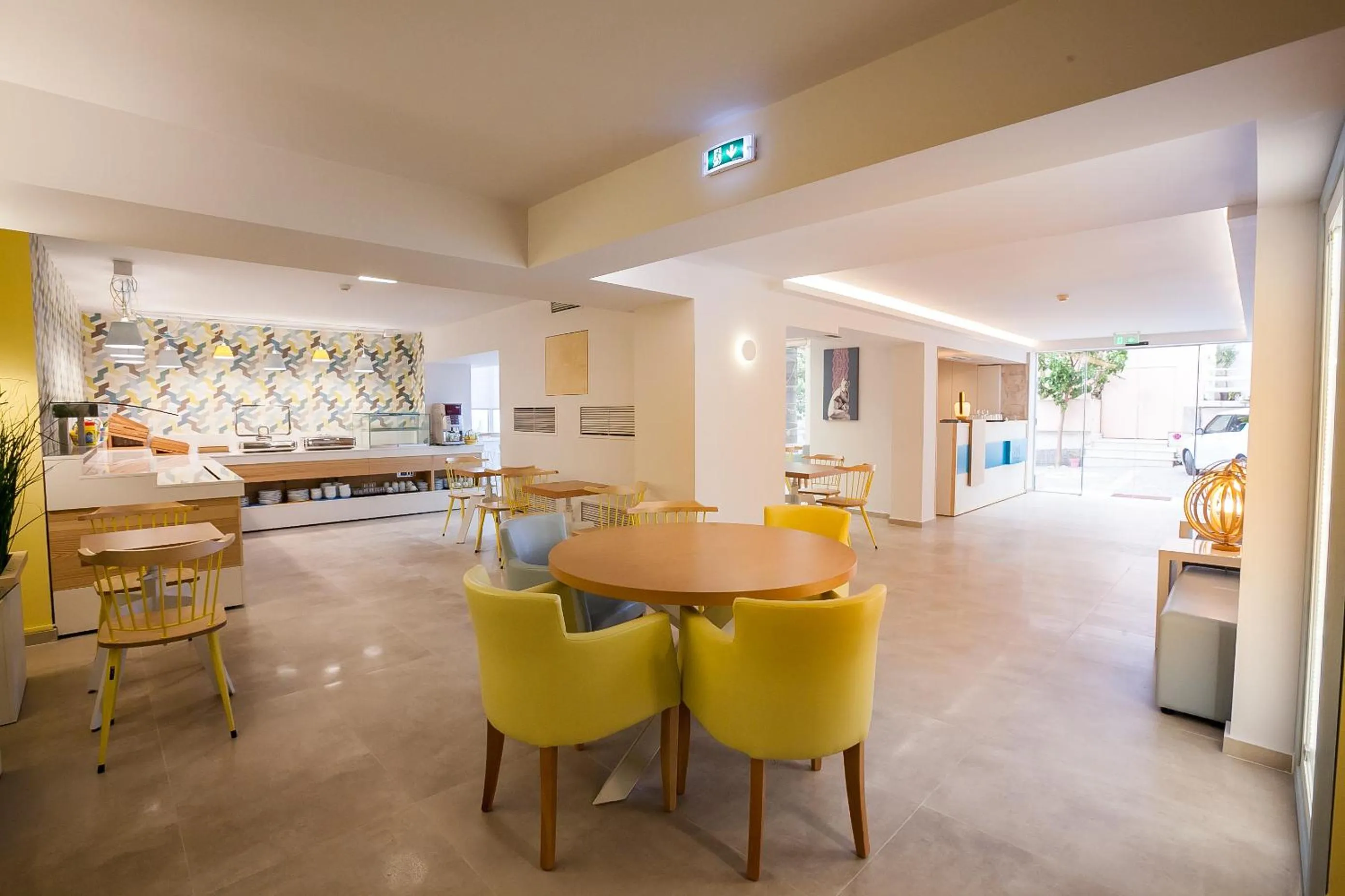 Restaurant/places to eat in Frini Hotel