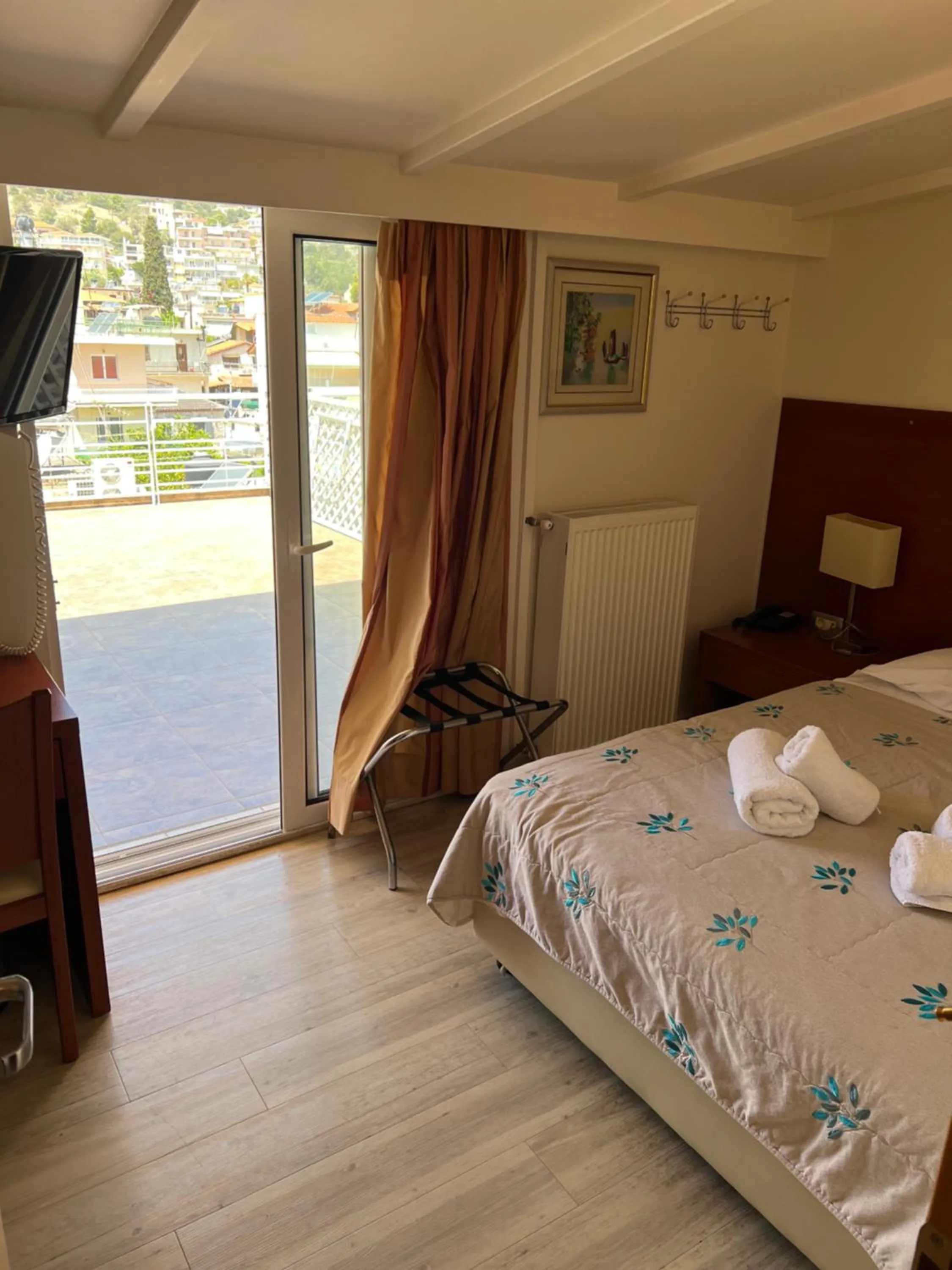 Bedroom, Bed in Frini Hotel