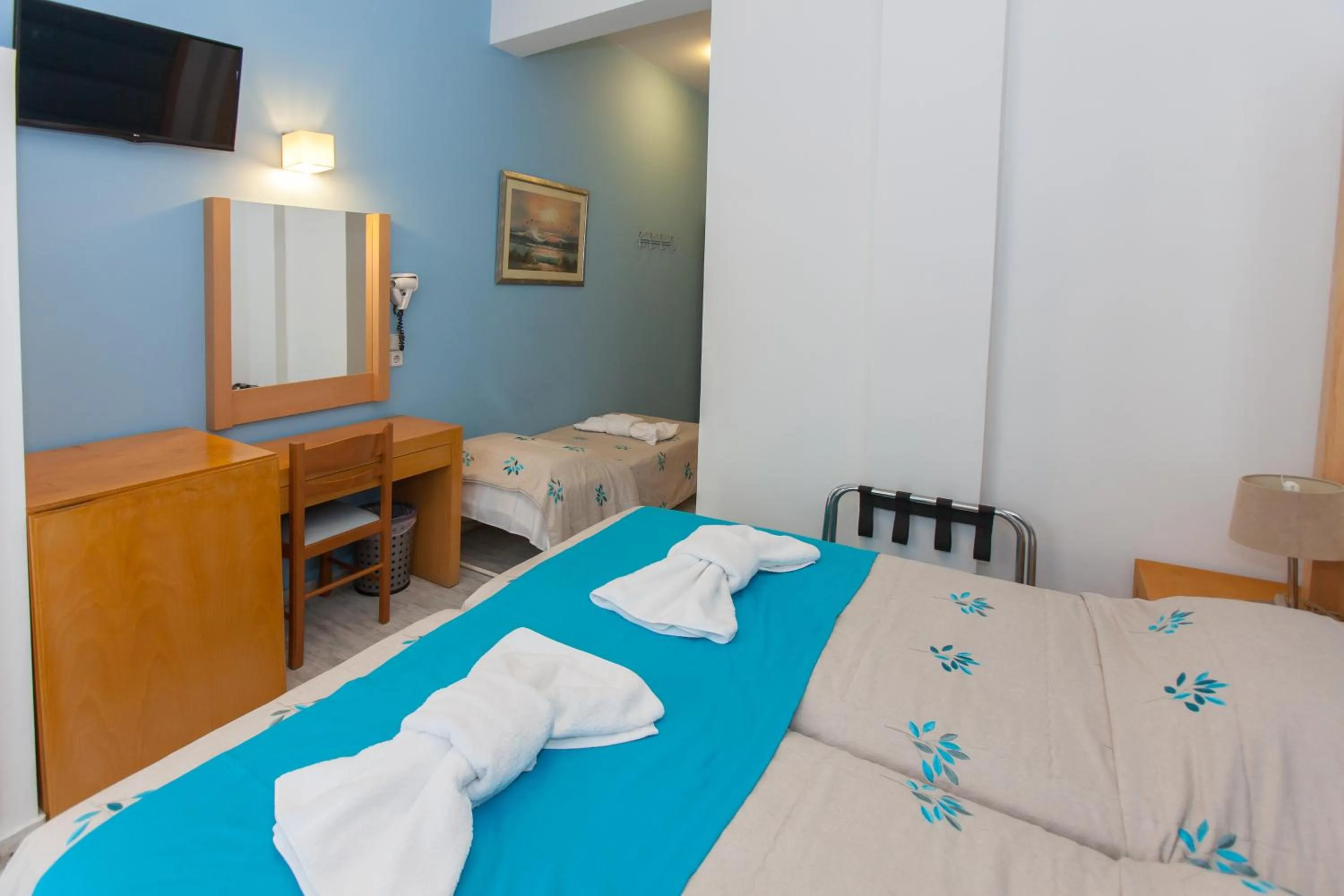 TV and multimedia, Bed in Frini Hotel