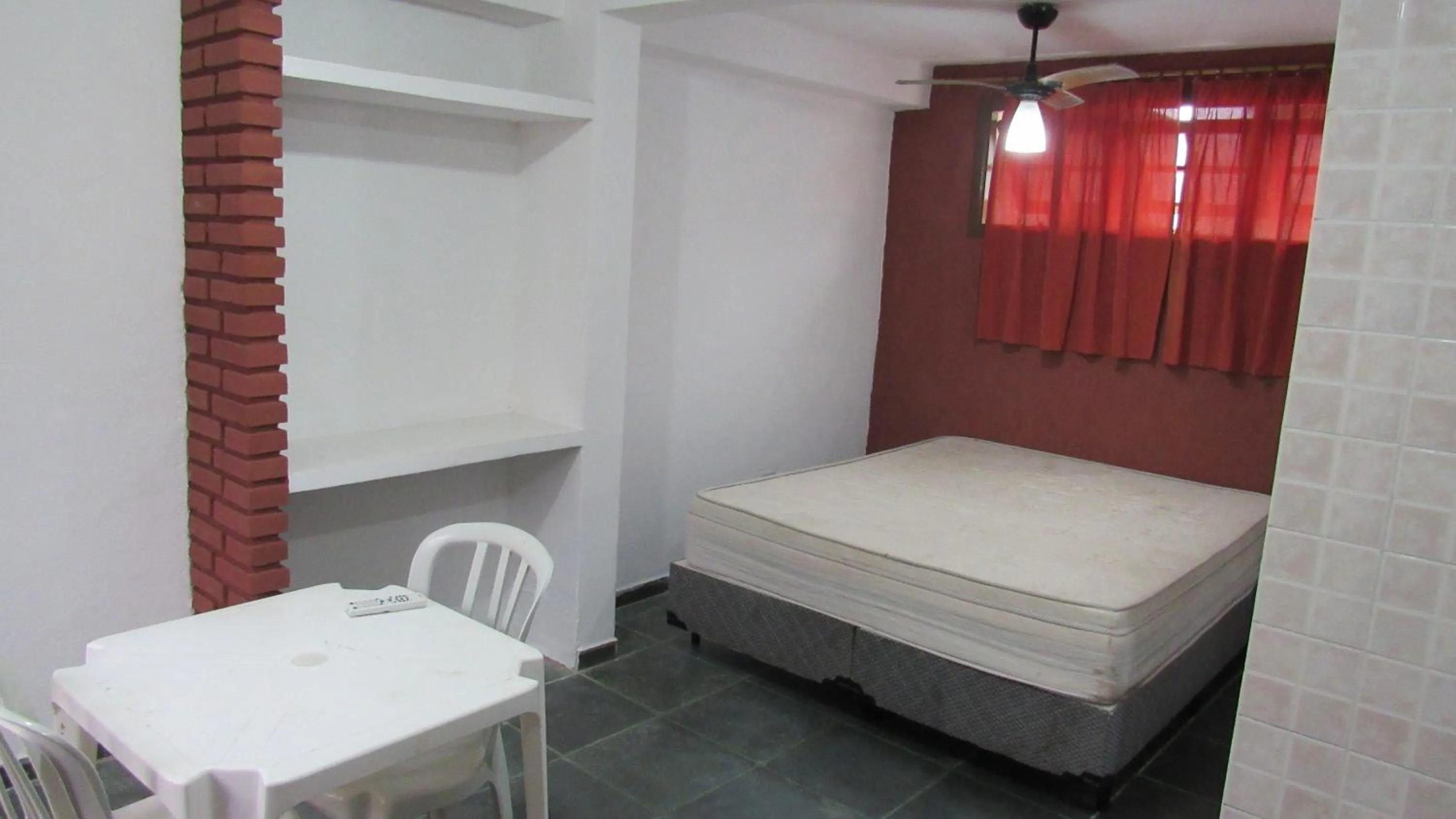 Photo of the whole room, Bed in Residencial Chalés Âncora