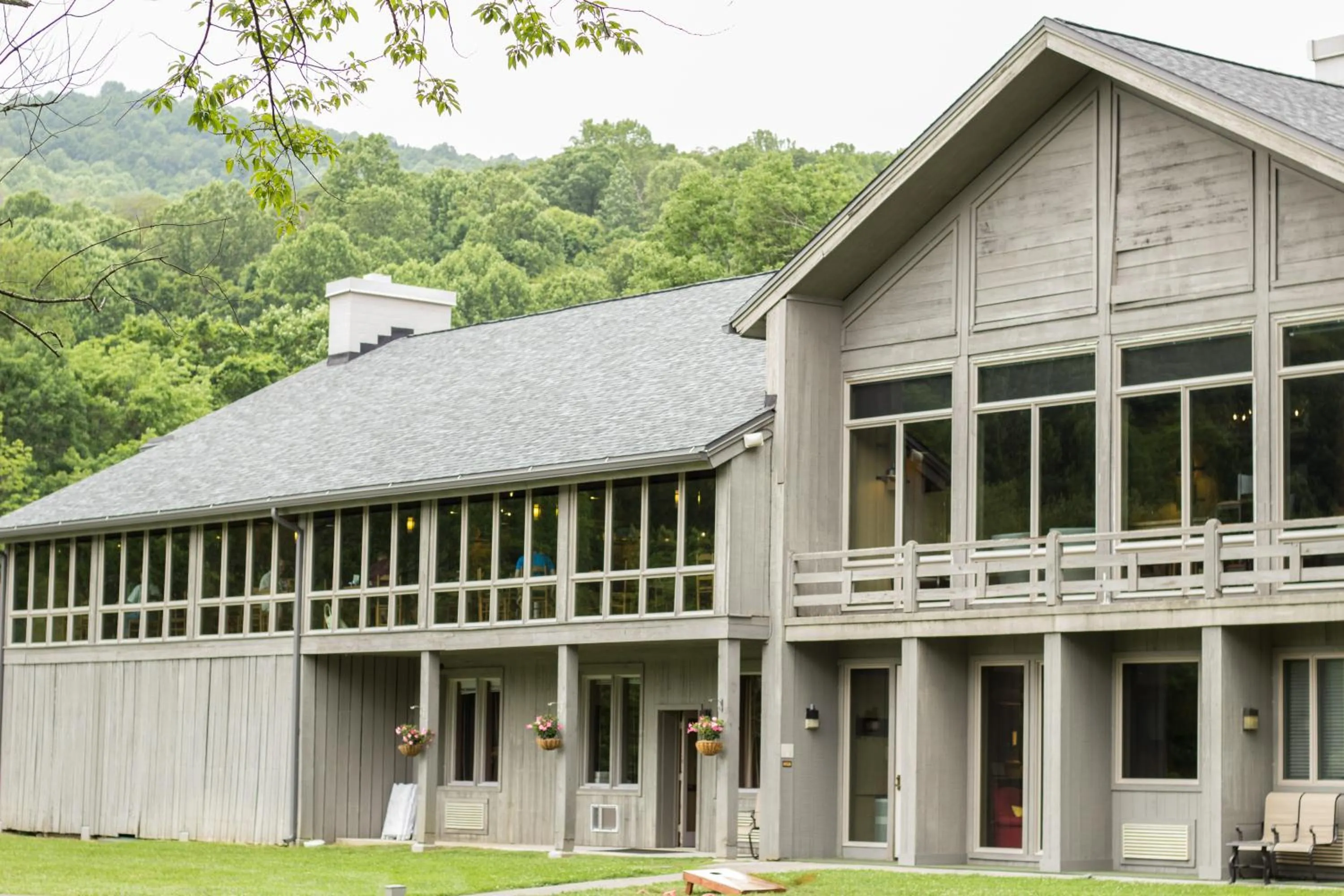 Peaks of Otter Lodge