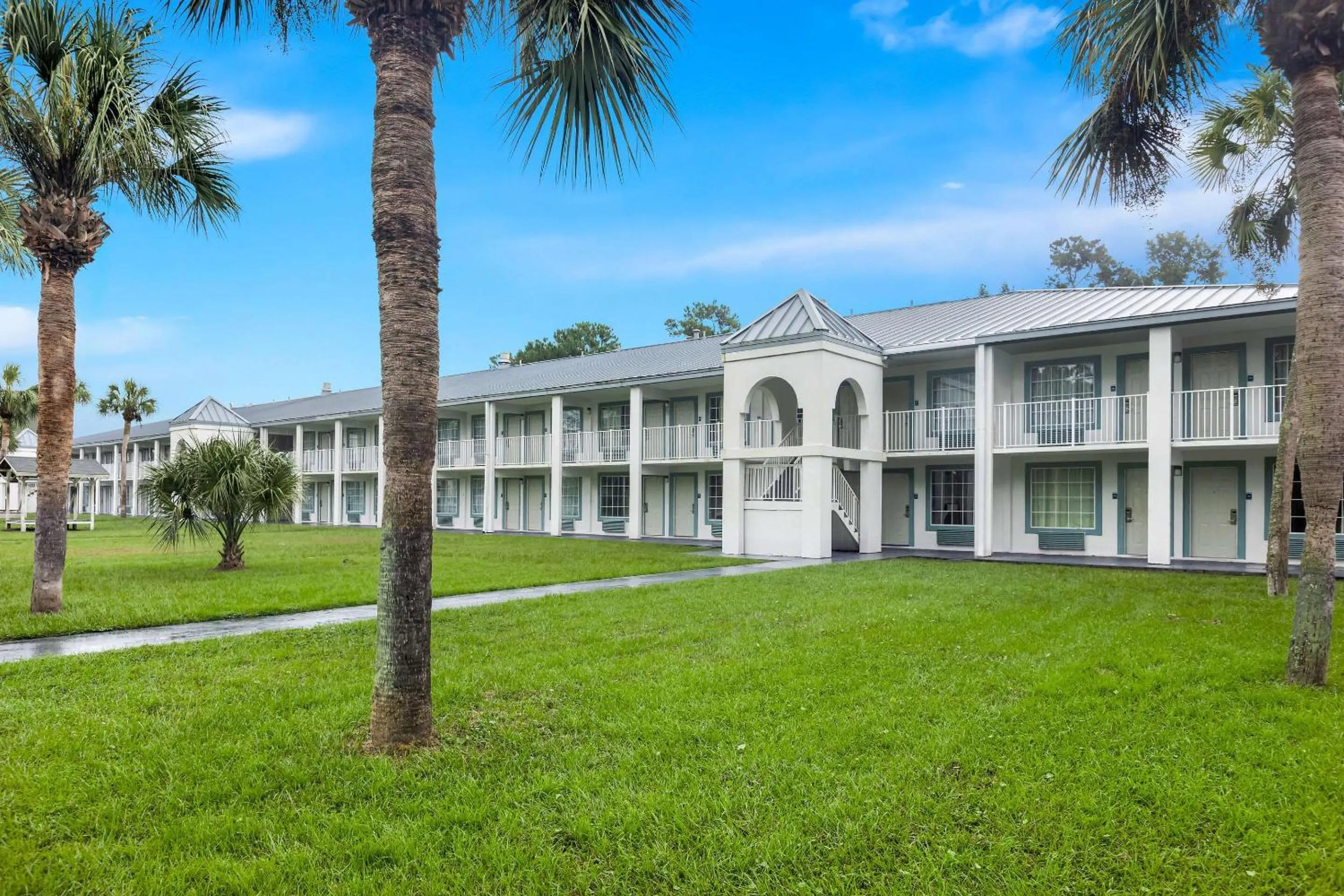 Property building in Suburban Studios Brunswick I-95