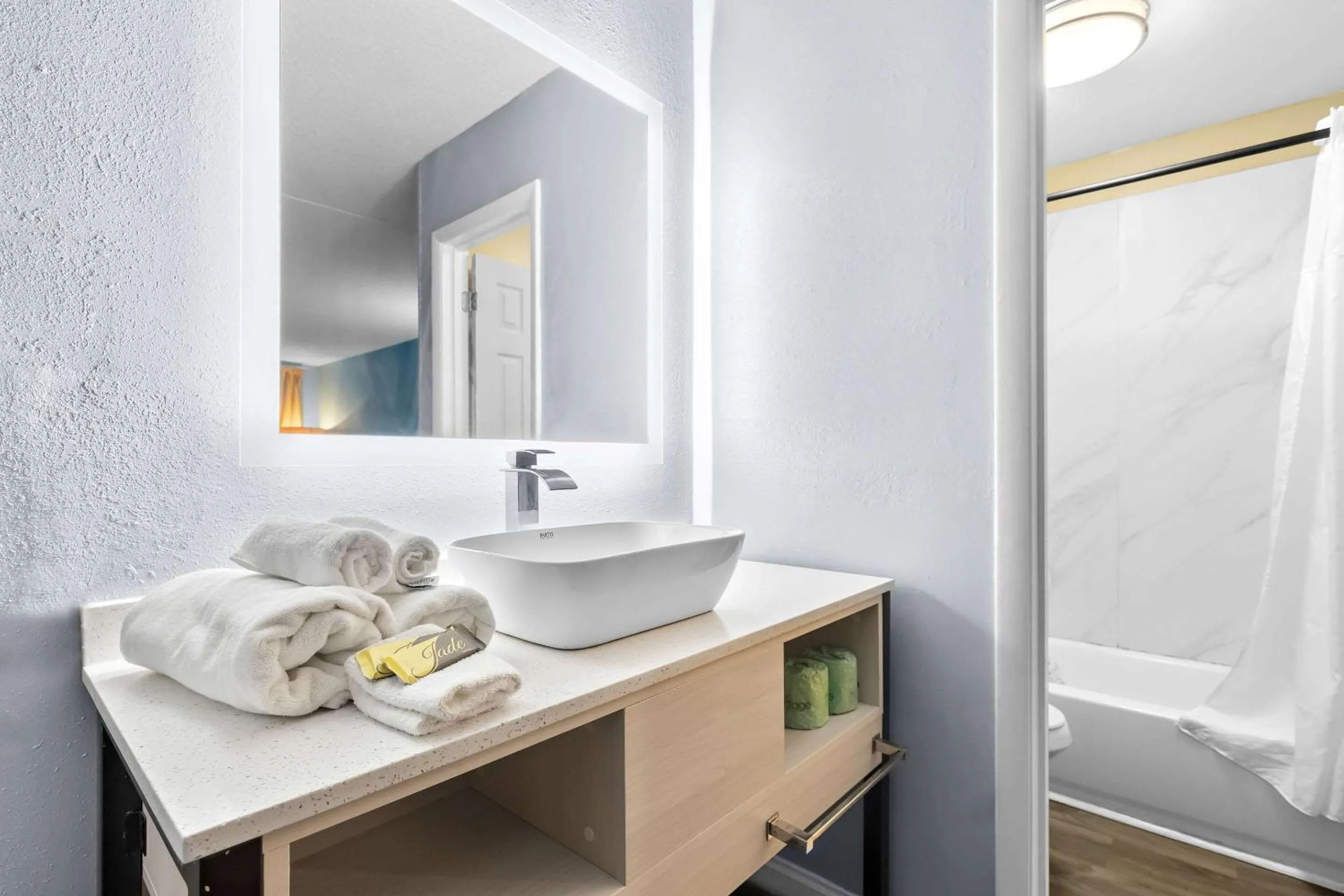 Bedroom in Suburban Studios Brunswick I-95