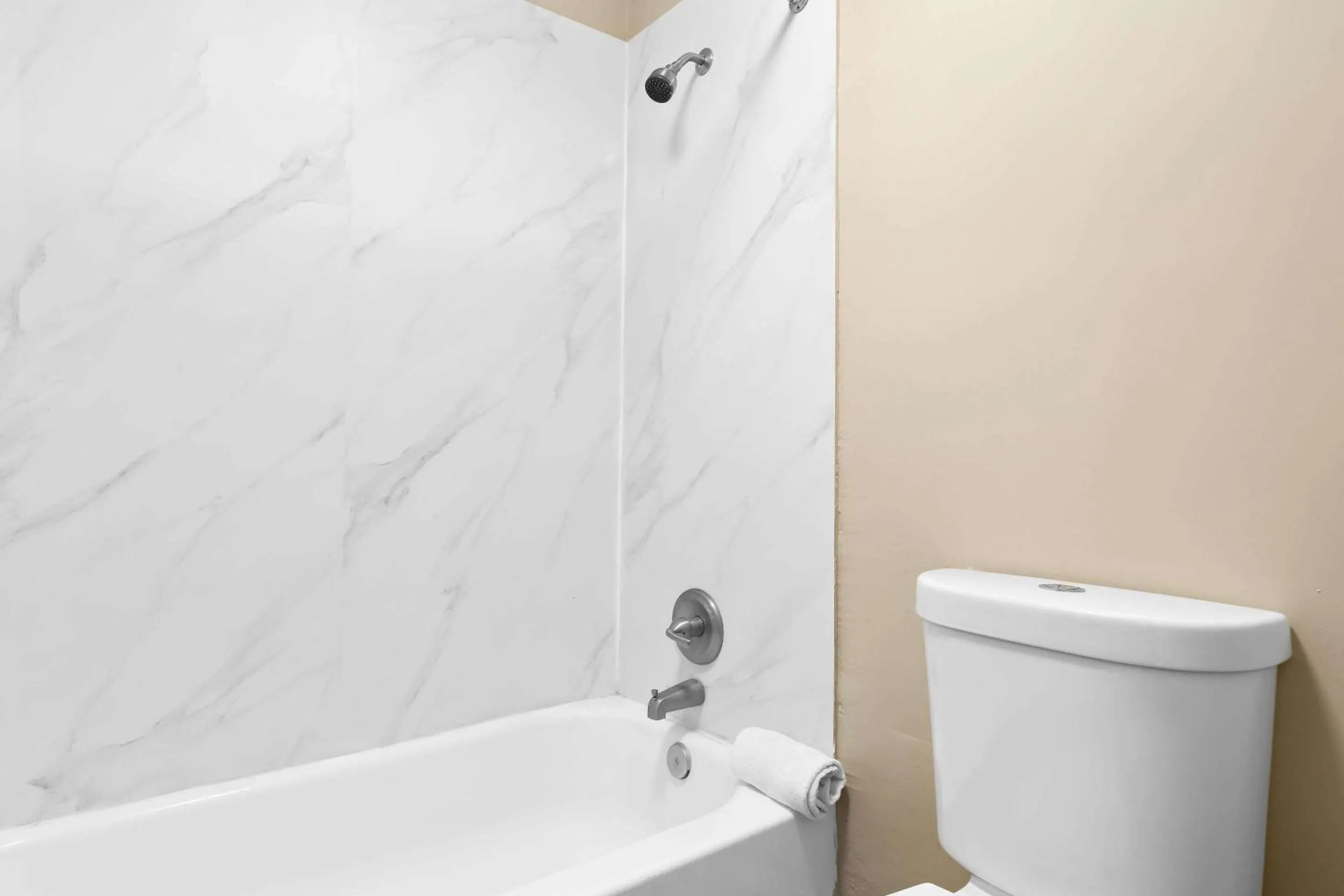 Bedroom in Suburban Studios Brunswick I-95