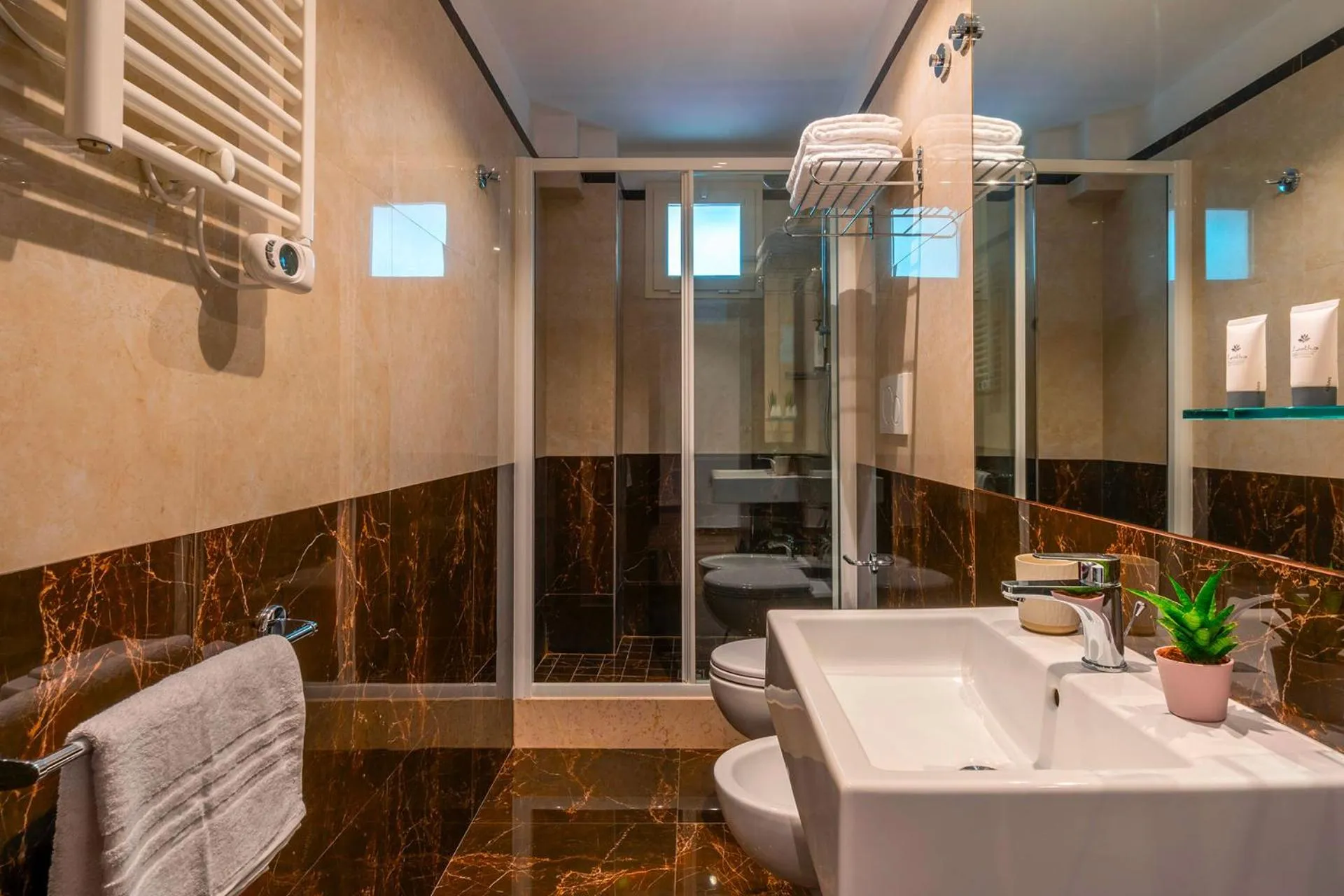 Bathroom in Hotel Carmen