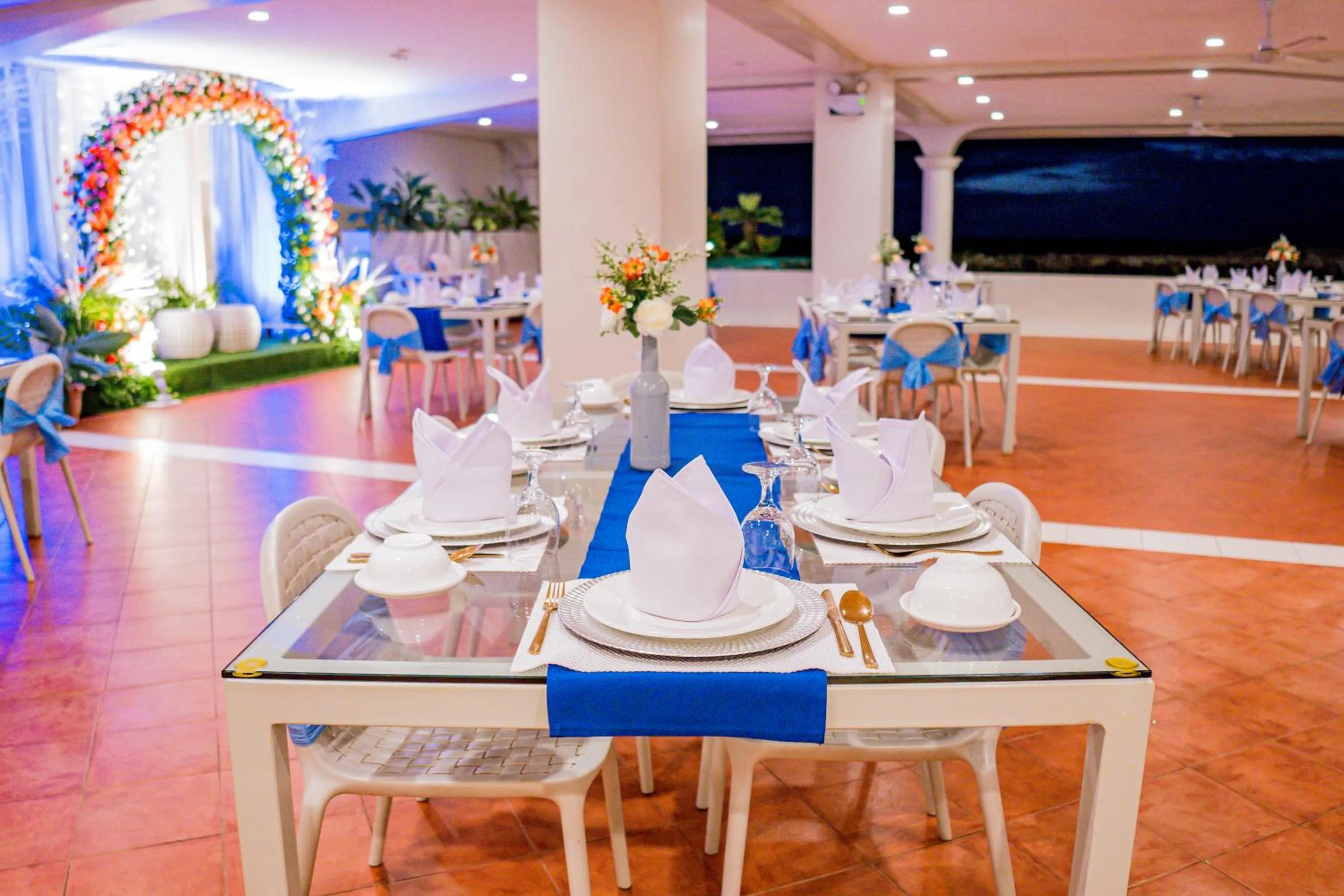 Restaurant/places to eat in Paras Beach Resort - Camiguin