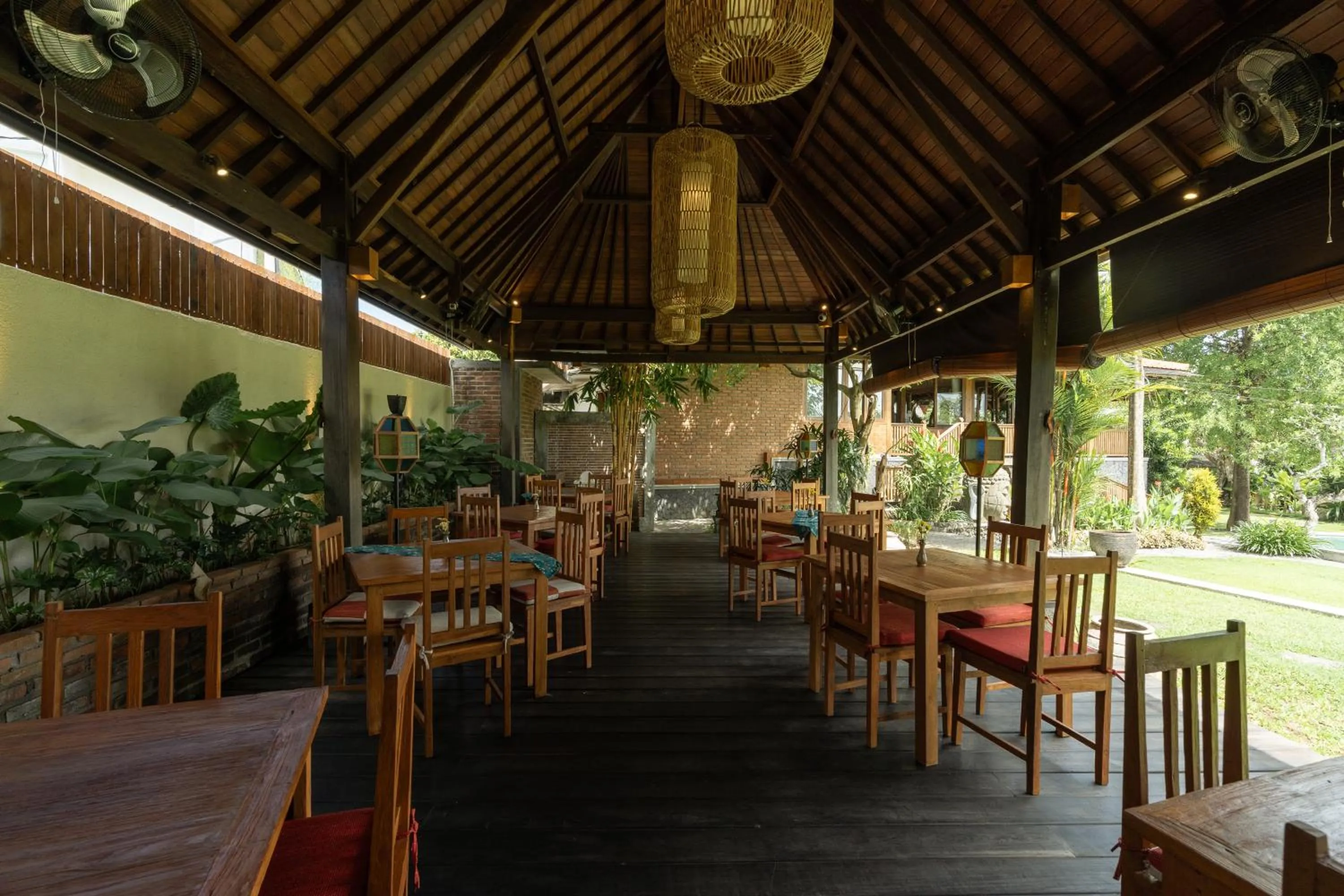 Restaurant/places to eat in Natajiwa Village, close to Canggu and Seminyak