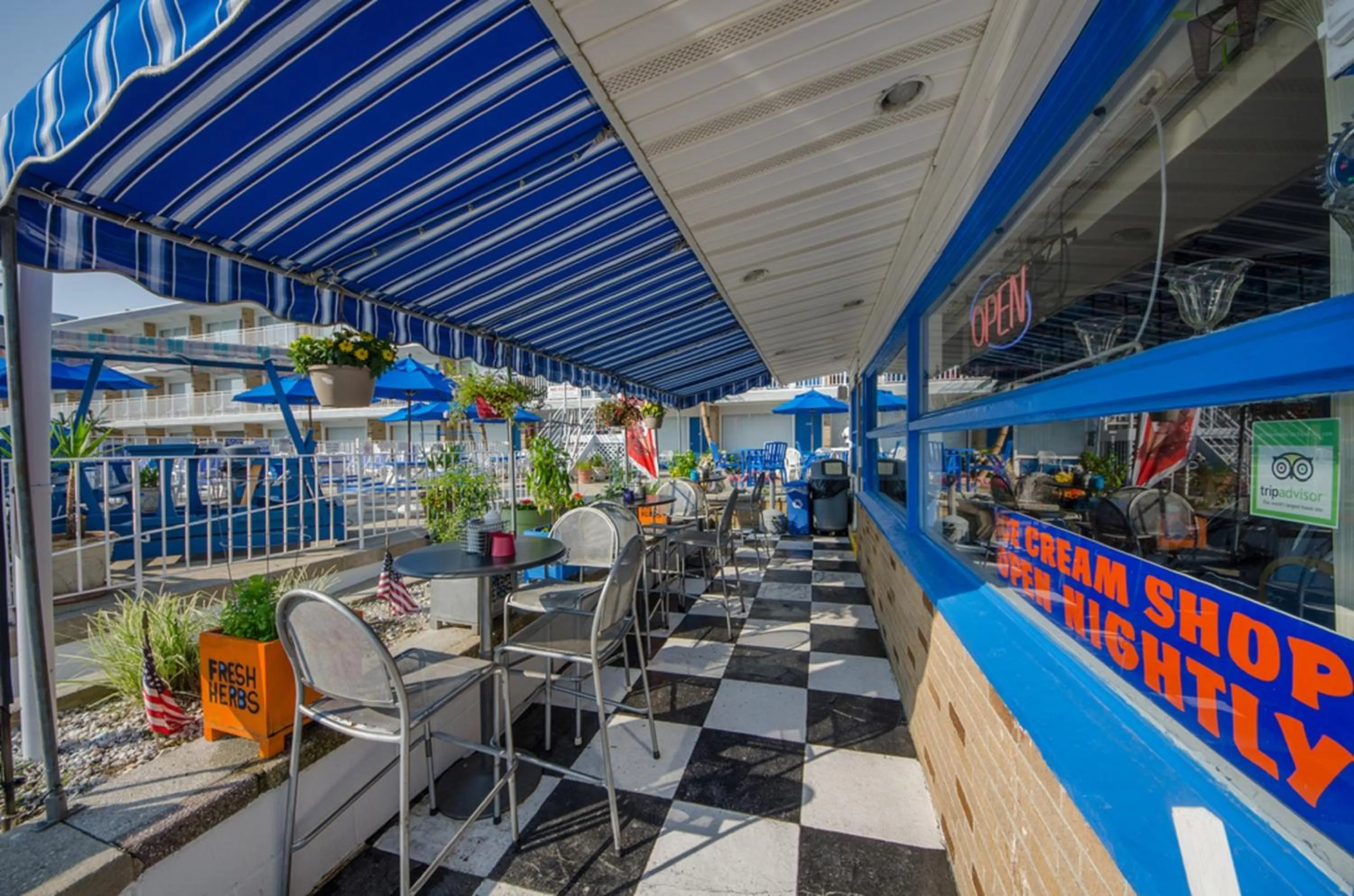 Patio in Tangiers Resort Motel