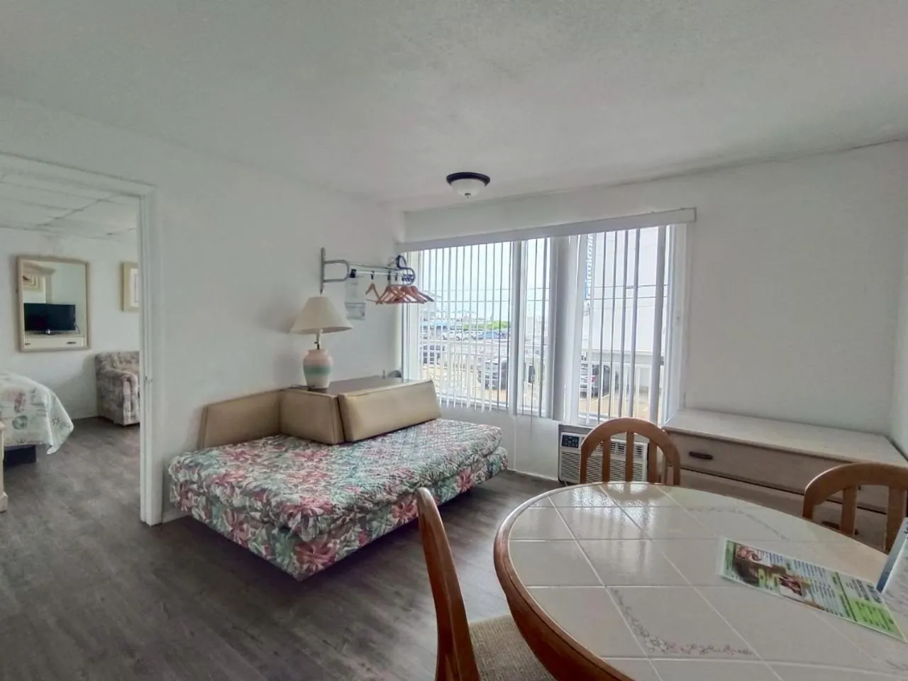 Living room in Tangiers Resort Motel