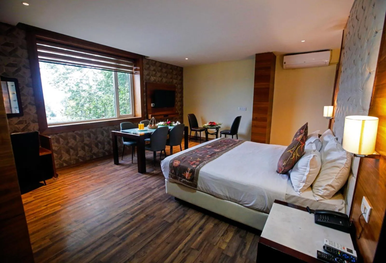 Bedroom in Hotel The Residency Srinagar