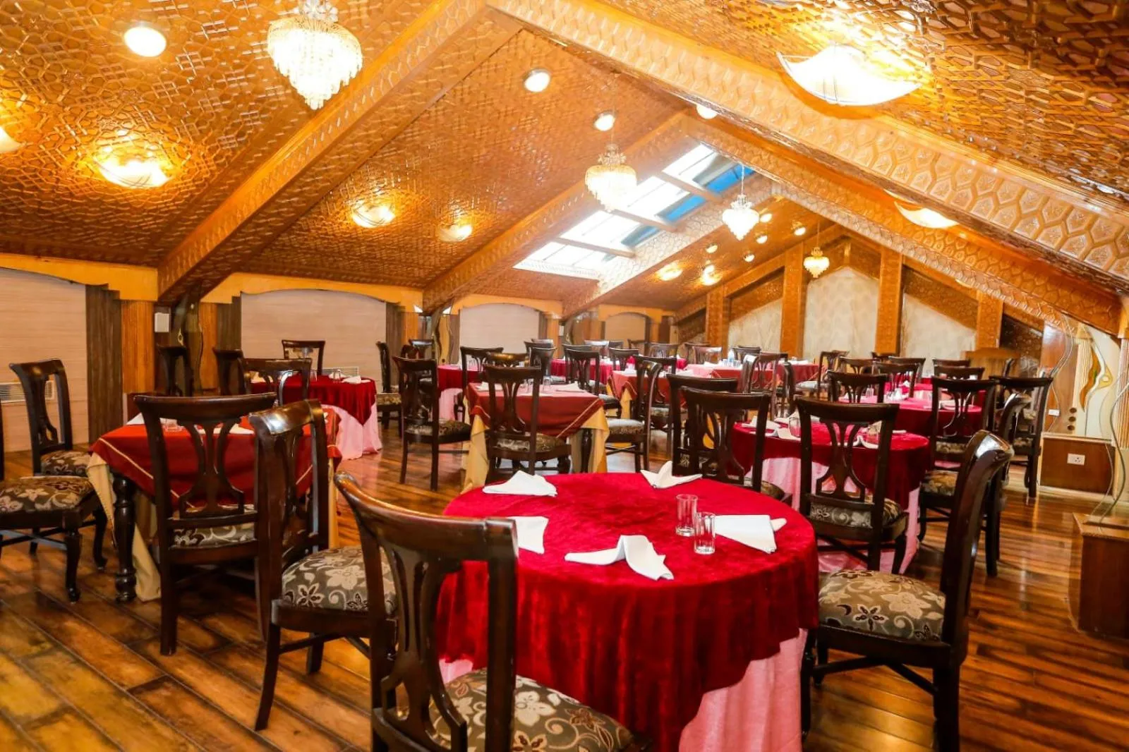 Restaurant/places to eat in Hotel The Residency Srinagar