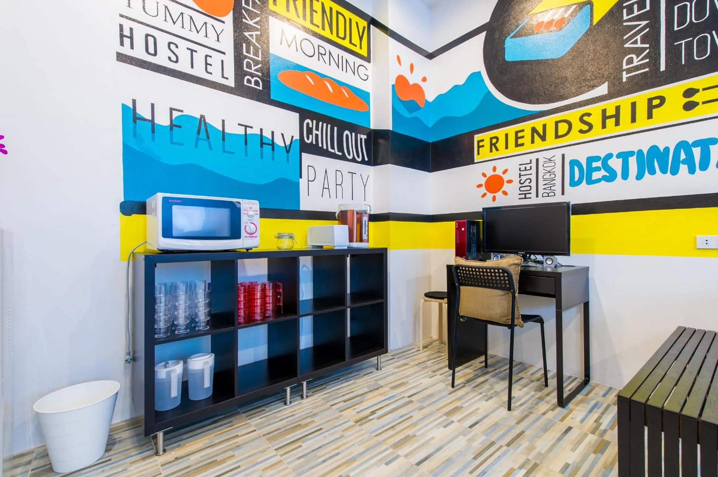 Kitchen or kitchenette in Matchbox Bangkok Hostel