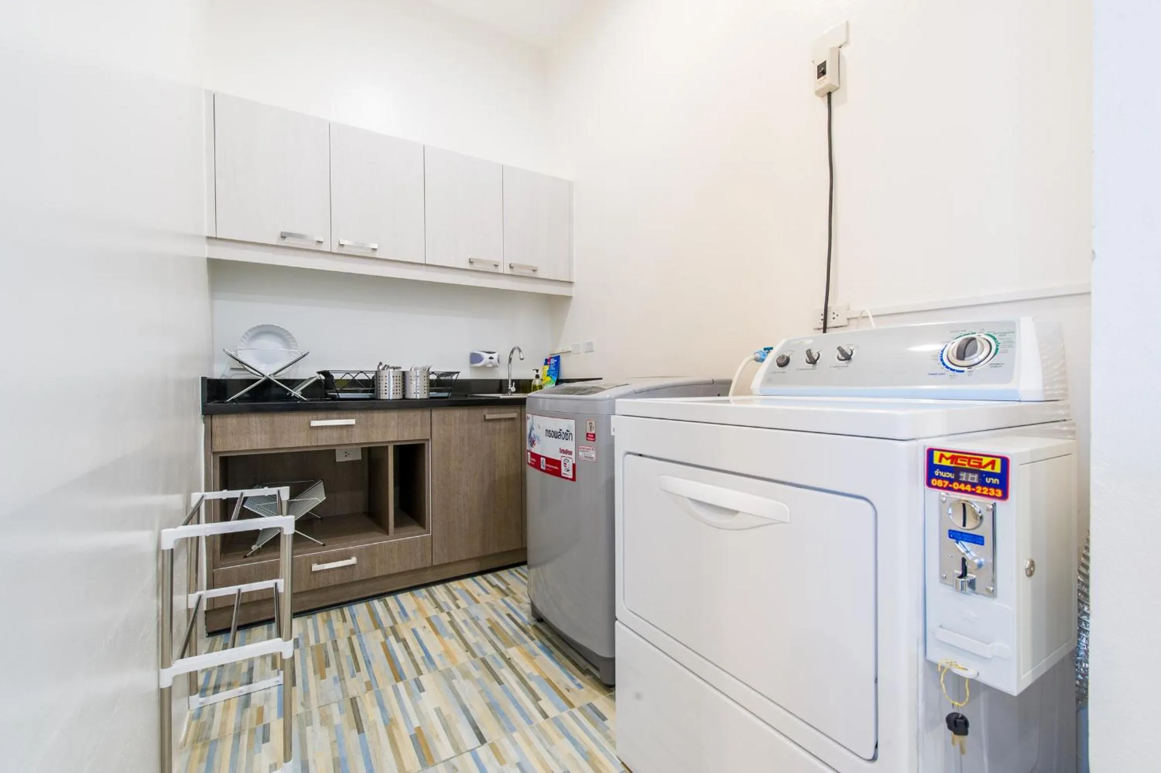 Kitchen or kitchenette in Matchbox Bangkok Hostel