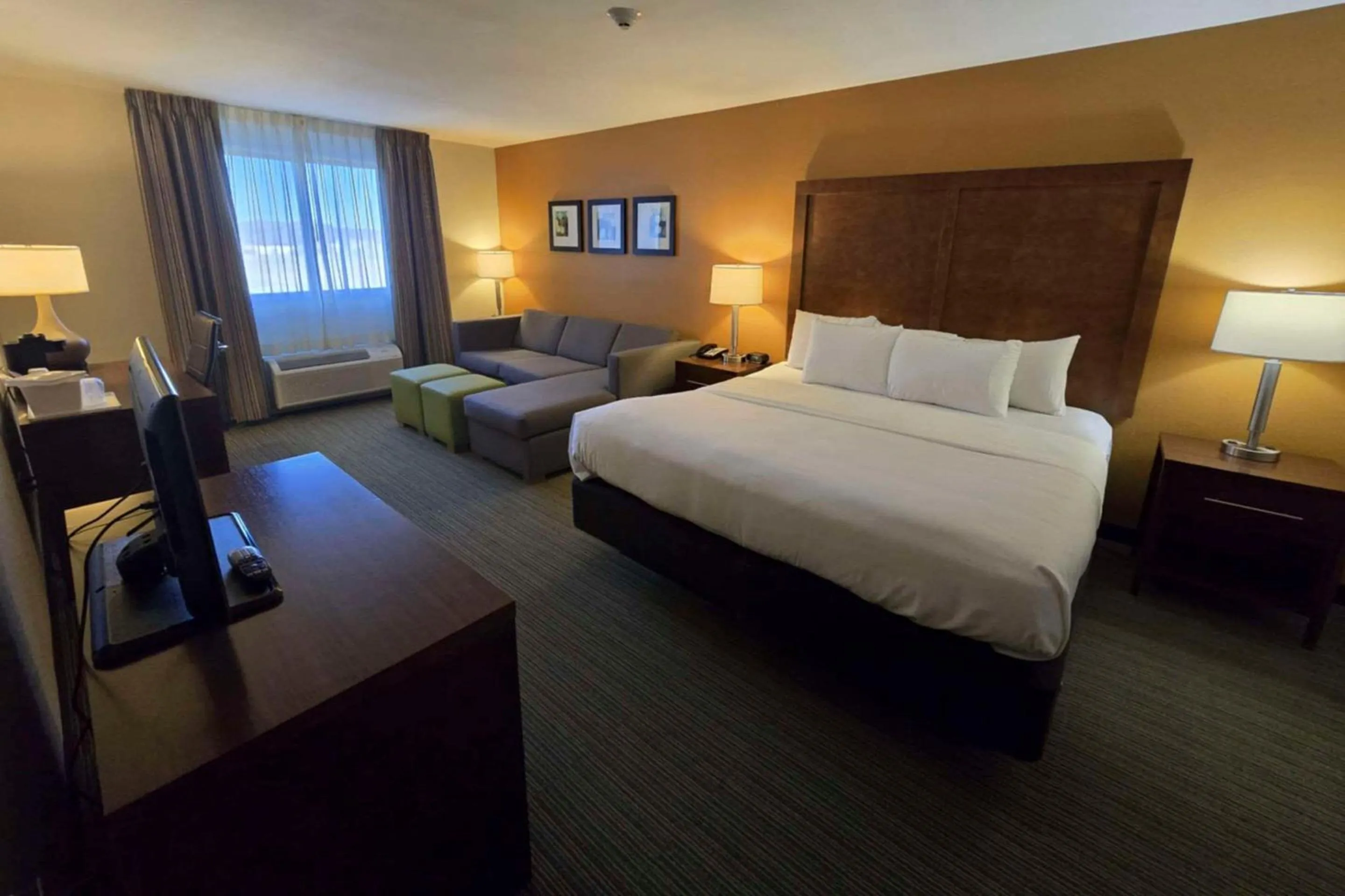 Bedroom, Bed in Comfort Inn Ferdinand