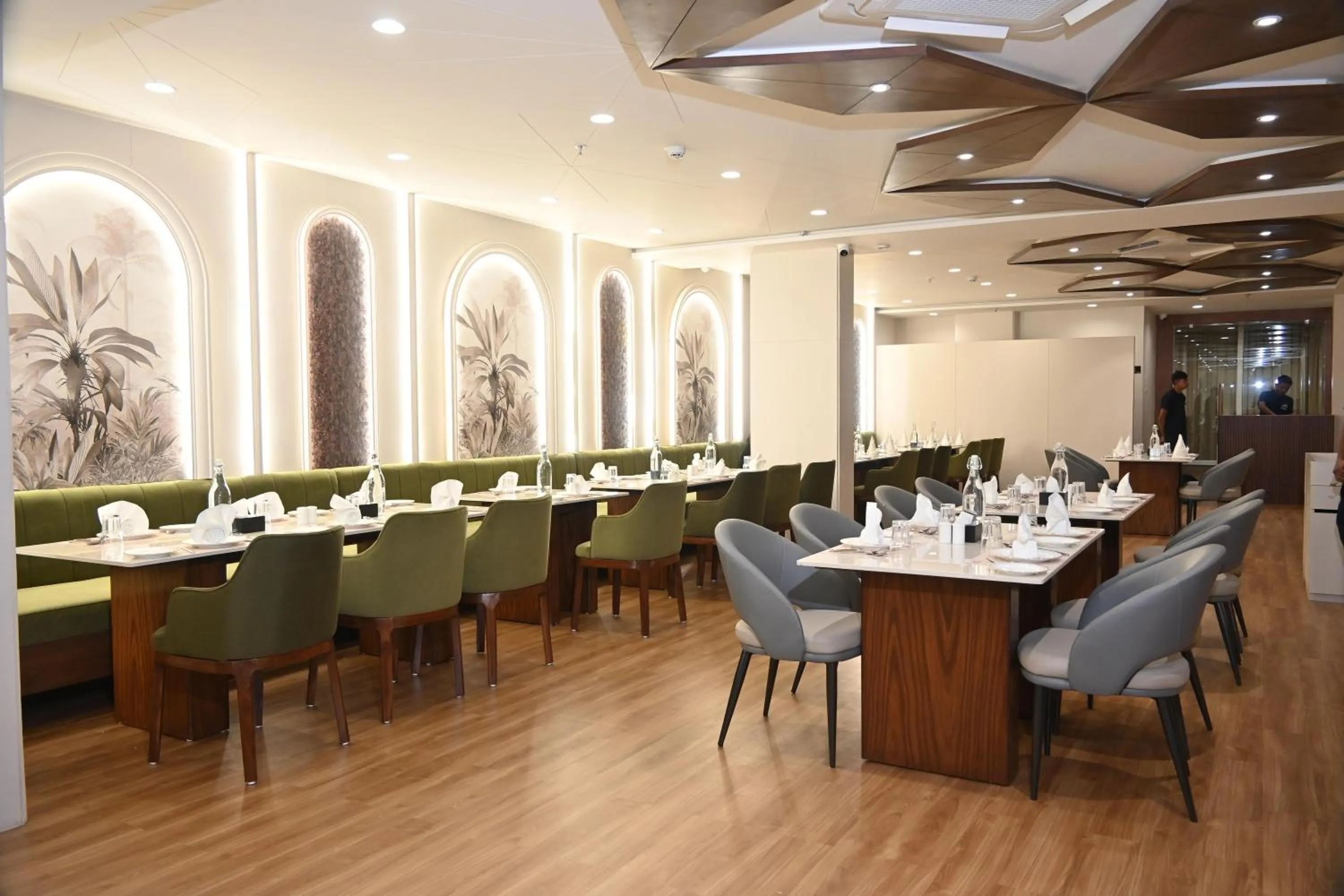 Restaurant/places to eat in Pam Premium Hotel Vadodara