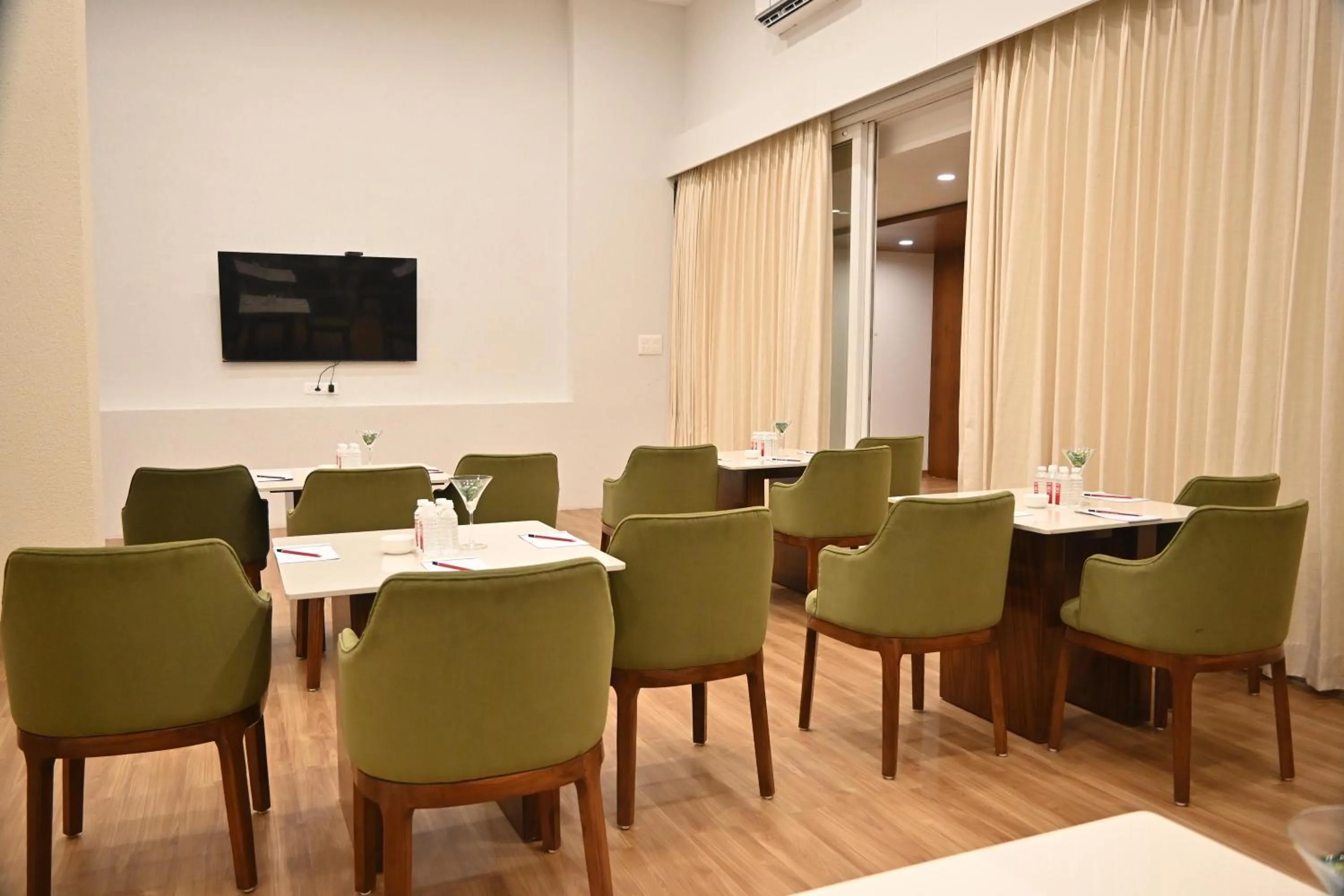 Banquet/Function facilities in Pam Premium Hotel Vadodara