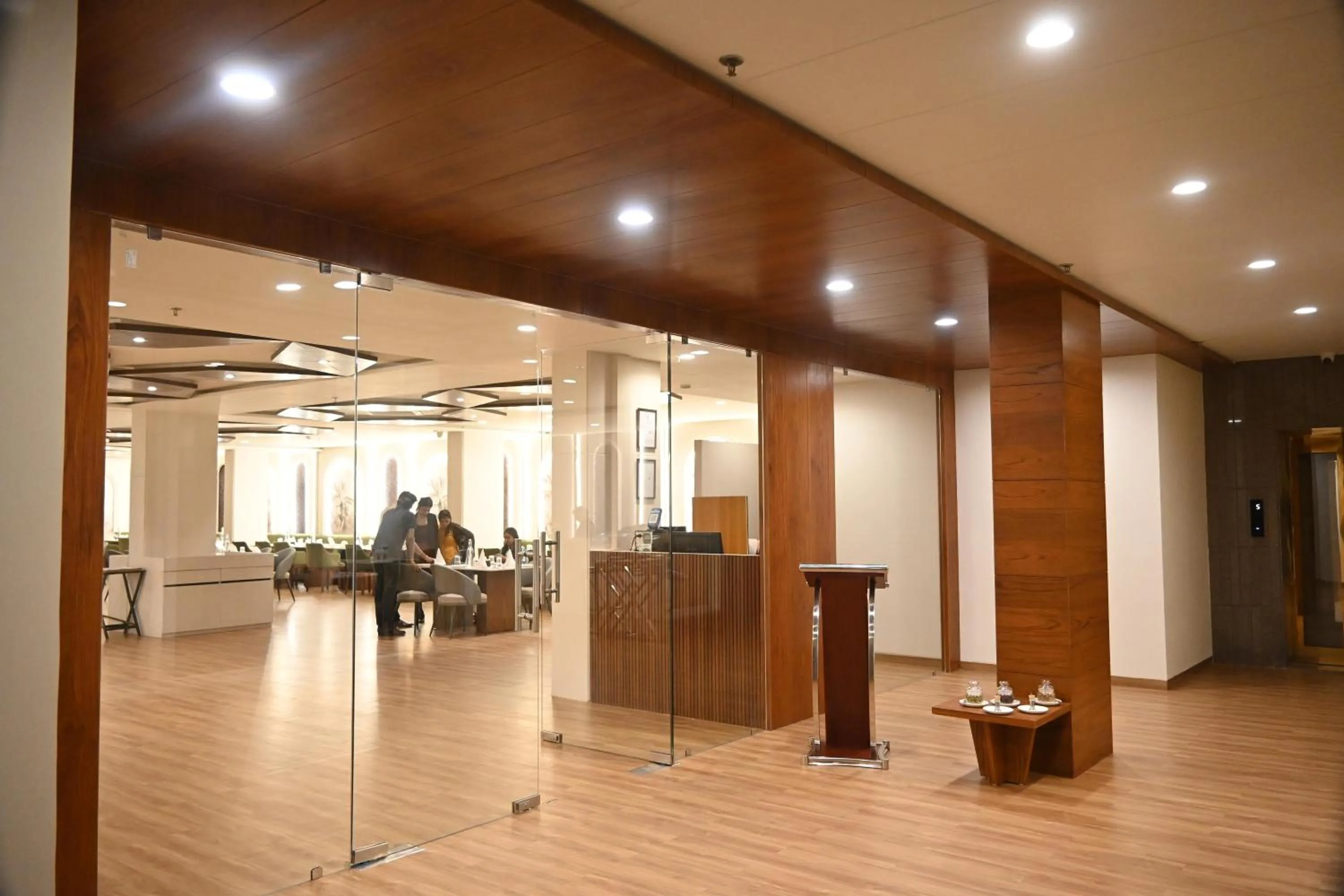 Restaurant/places to eat in Pam Premium Hotel Vadodara