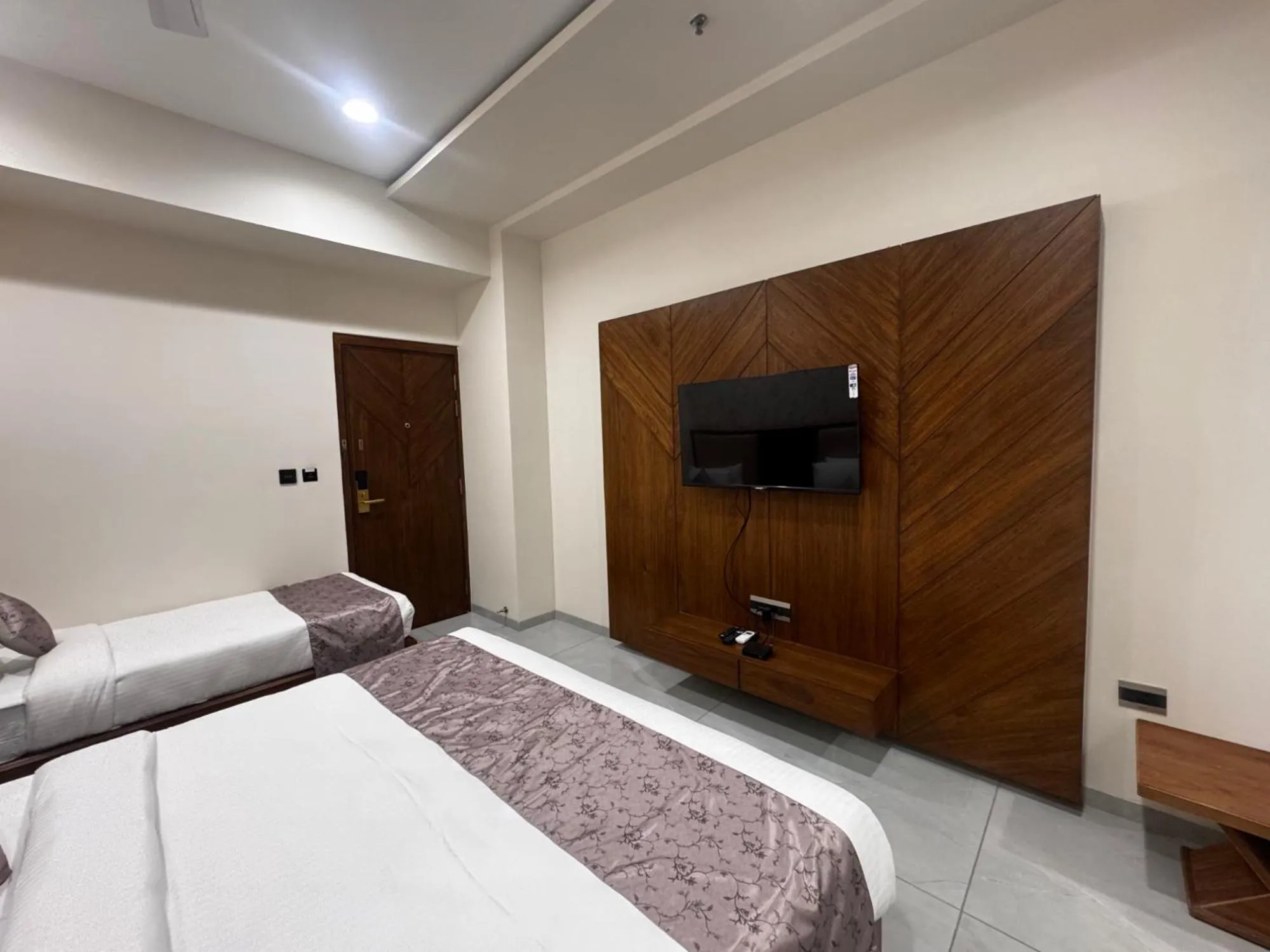 Bed in Pam Premium Hotel Vadodara