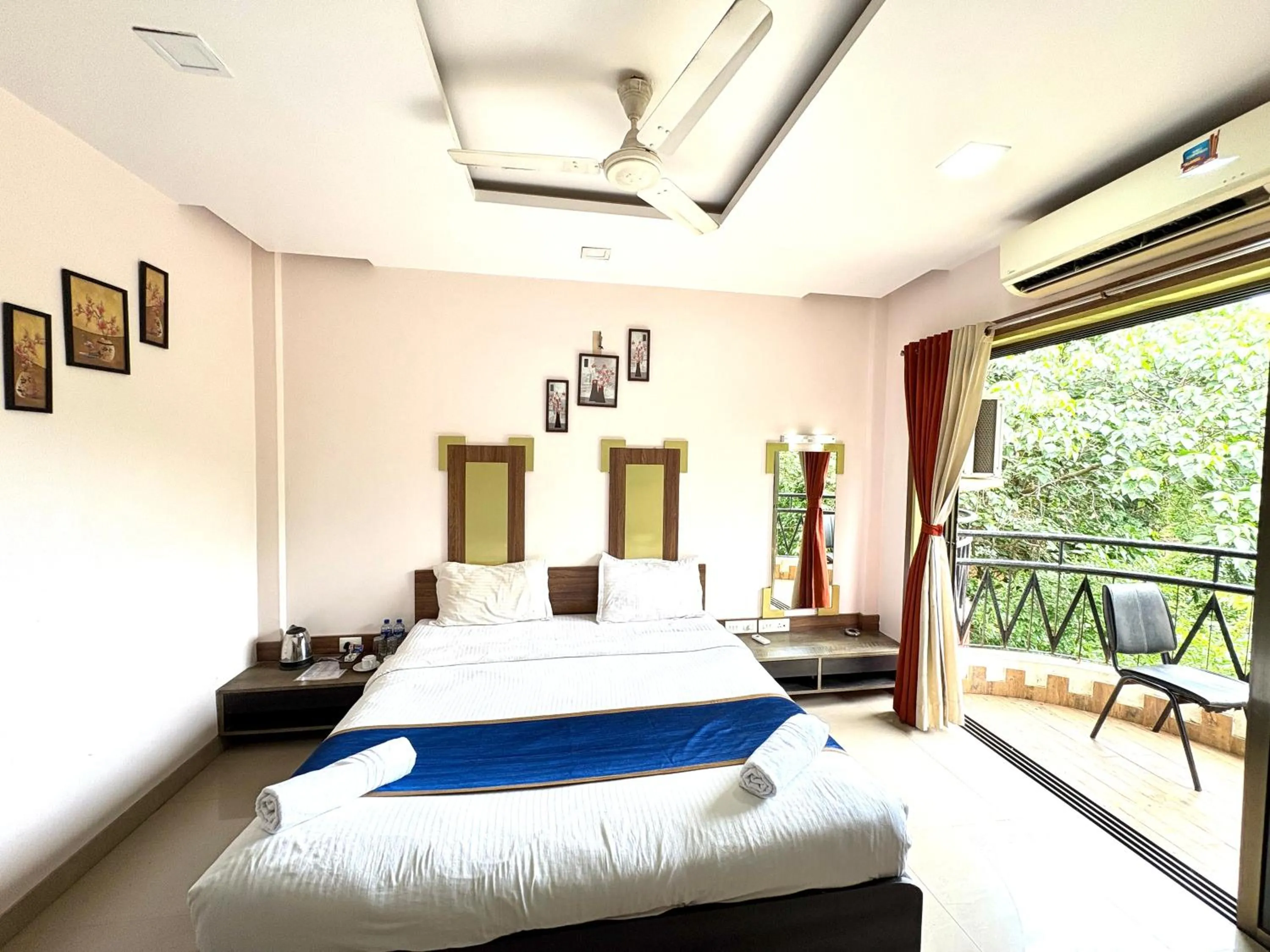 Bed in Hotel Laxmi Residency