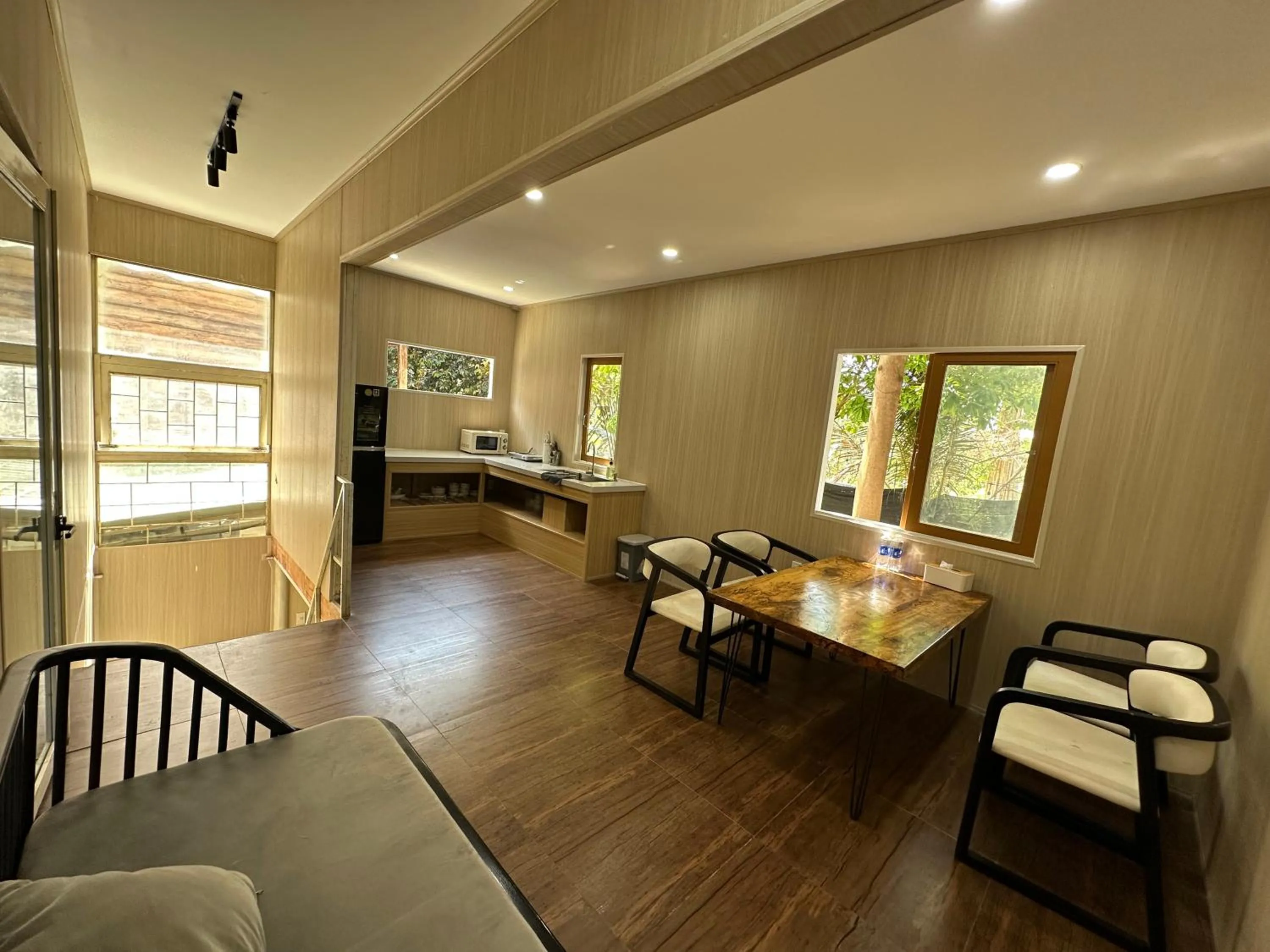 Kitchen or kitchenette in The 47 House Homestay BMT