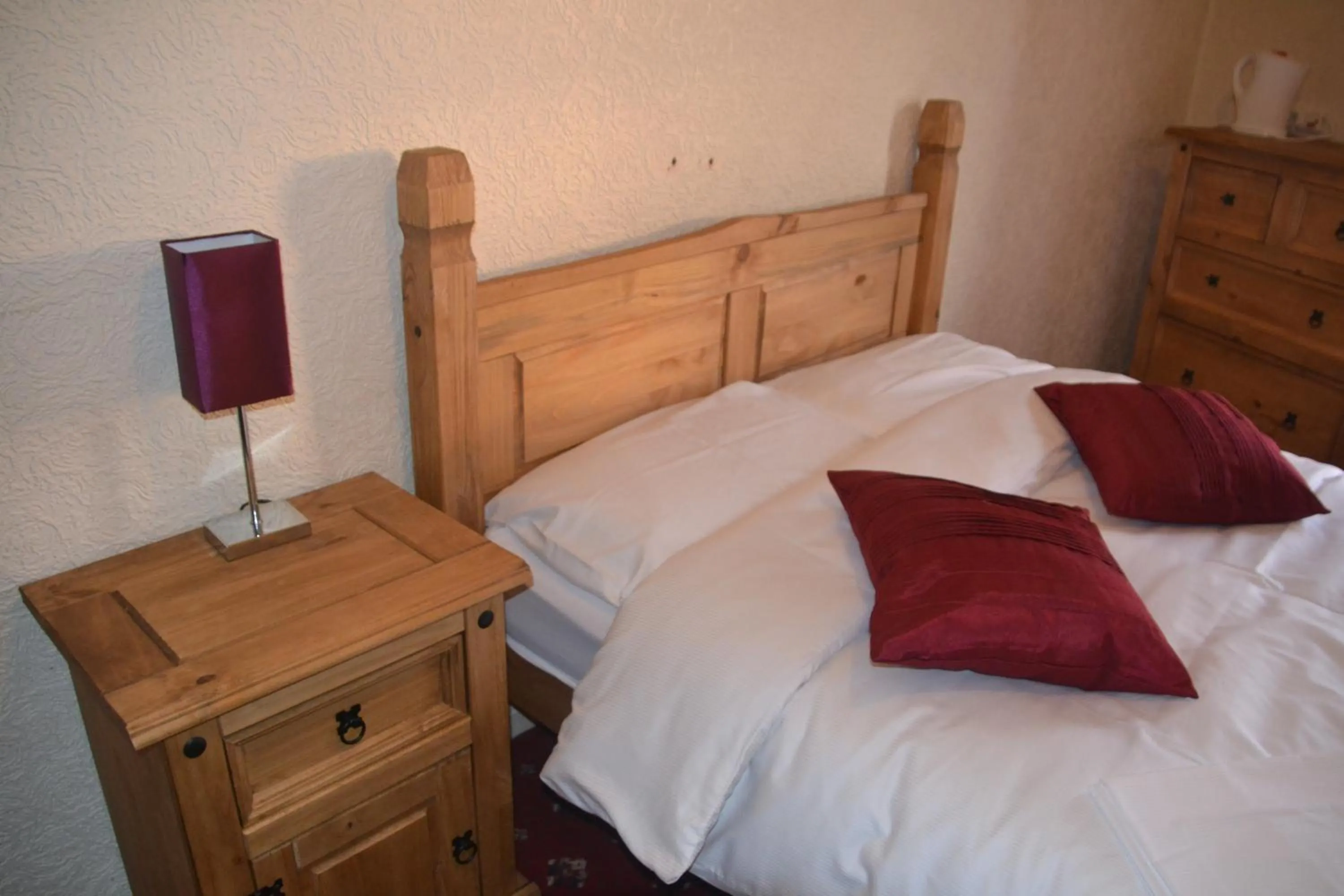 Coffee/tea facilities, Bed in Camelot Seafront Hotel