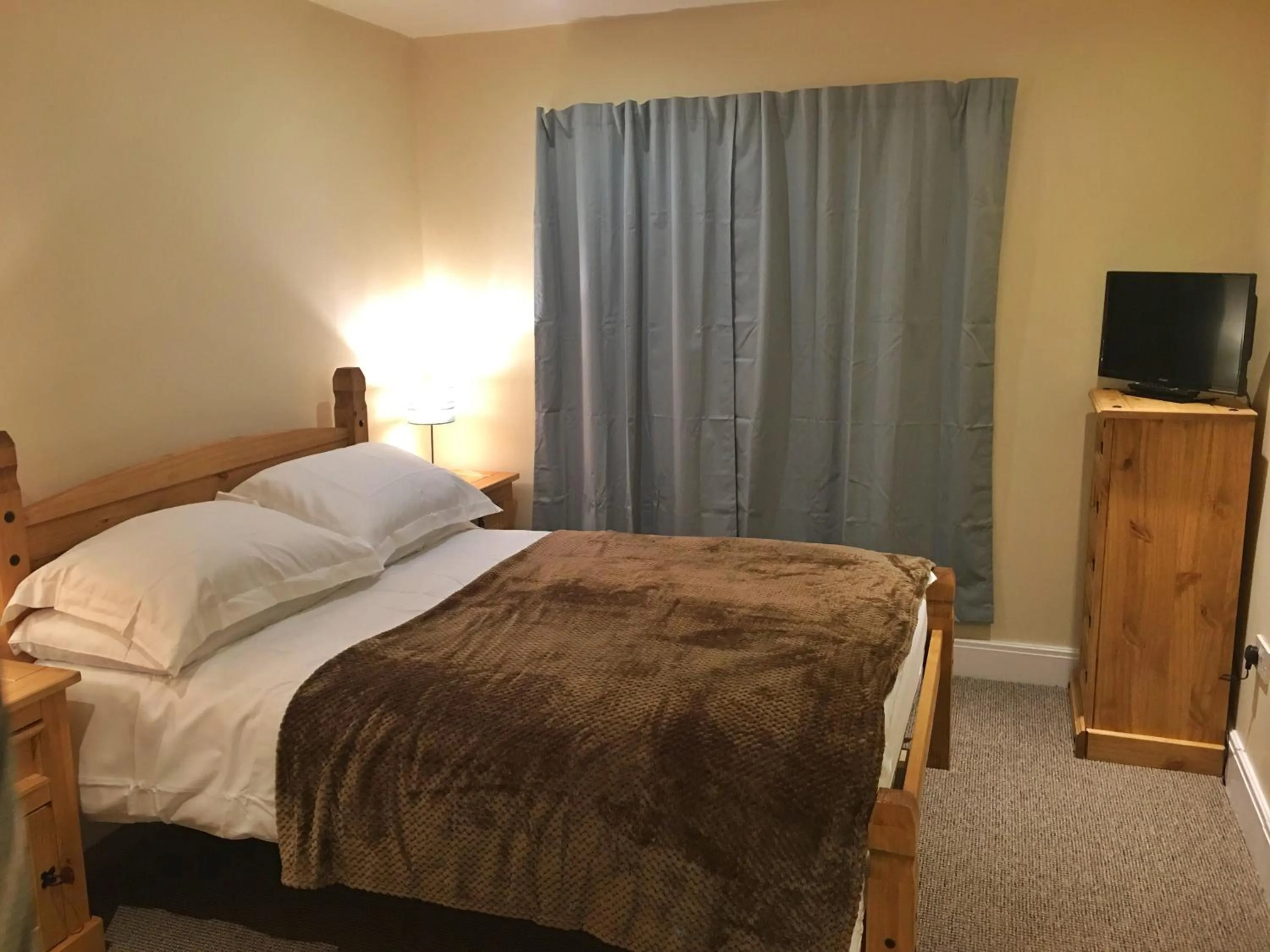 Photo of the whole room, Bed in Camelot Seafront Hotel