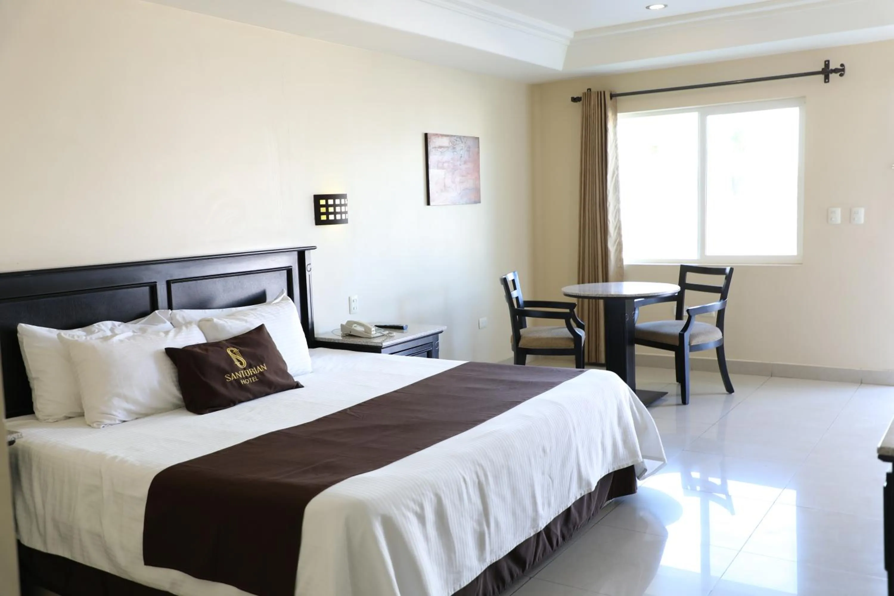 Bed in Hotel Santorian