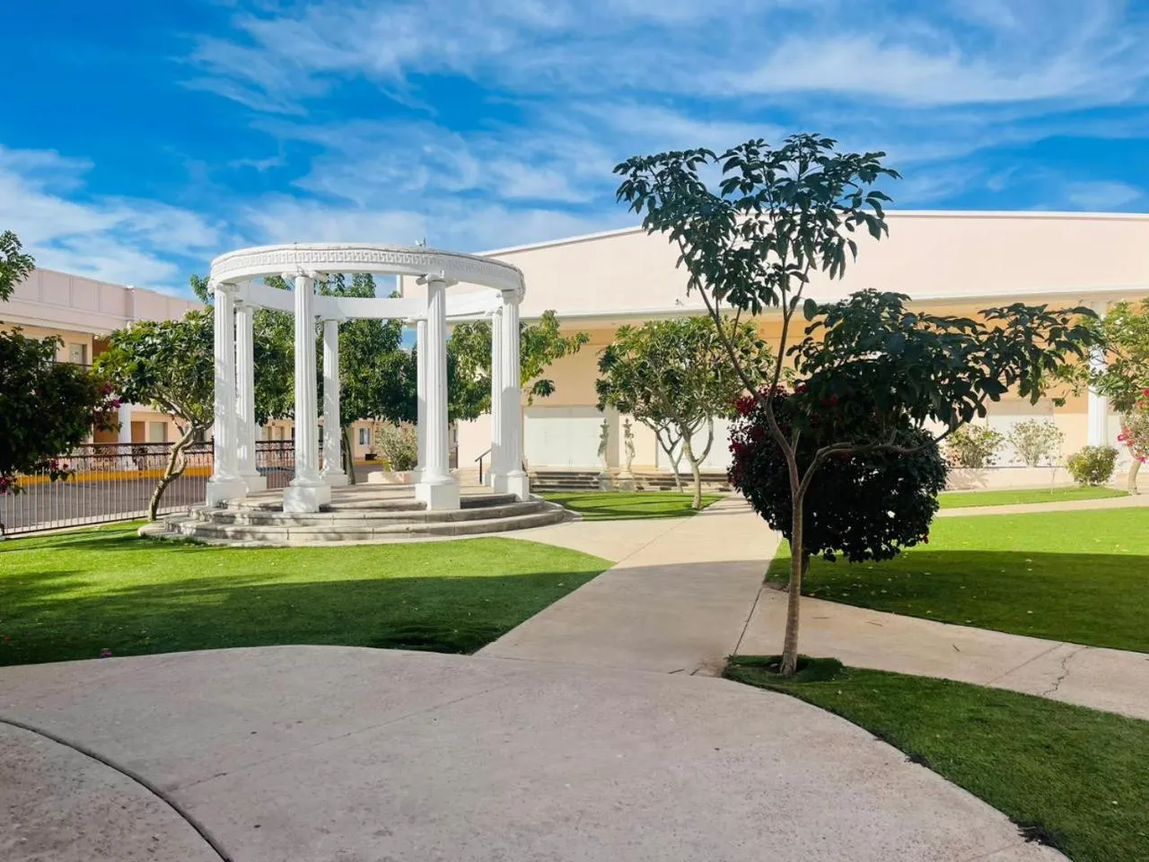 Garden view in Hotel Santorian