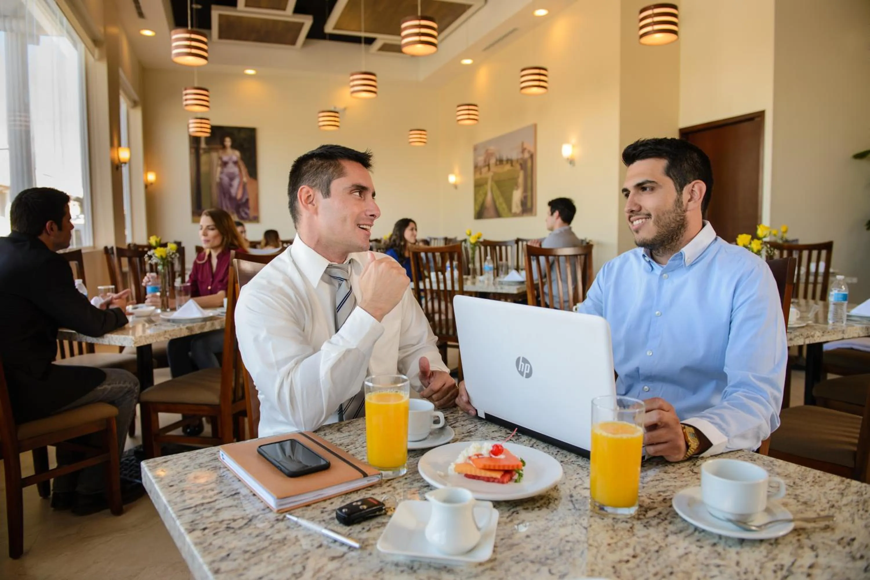 Restaurant/places to eat in Hotel Santorian