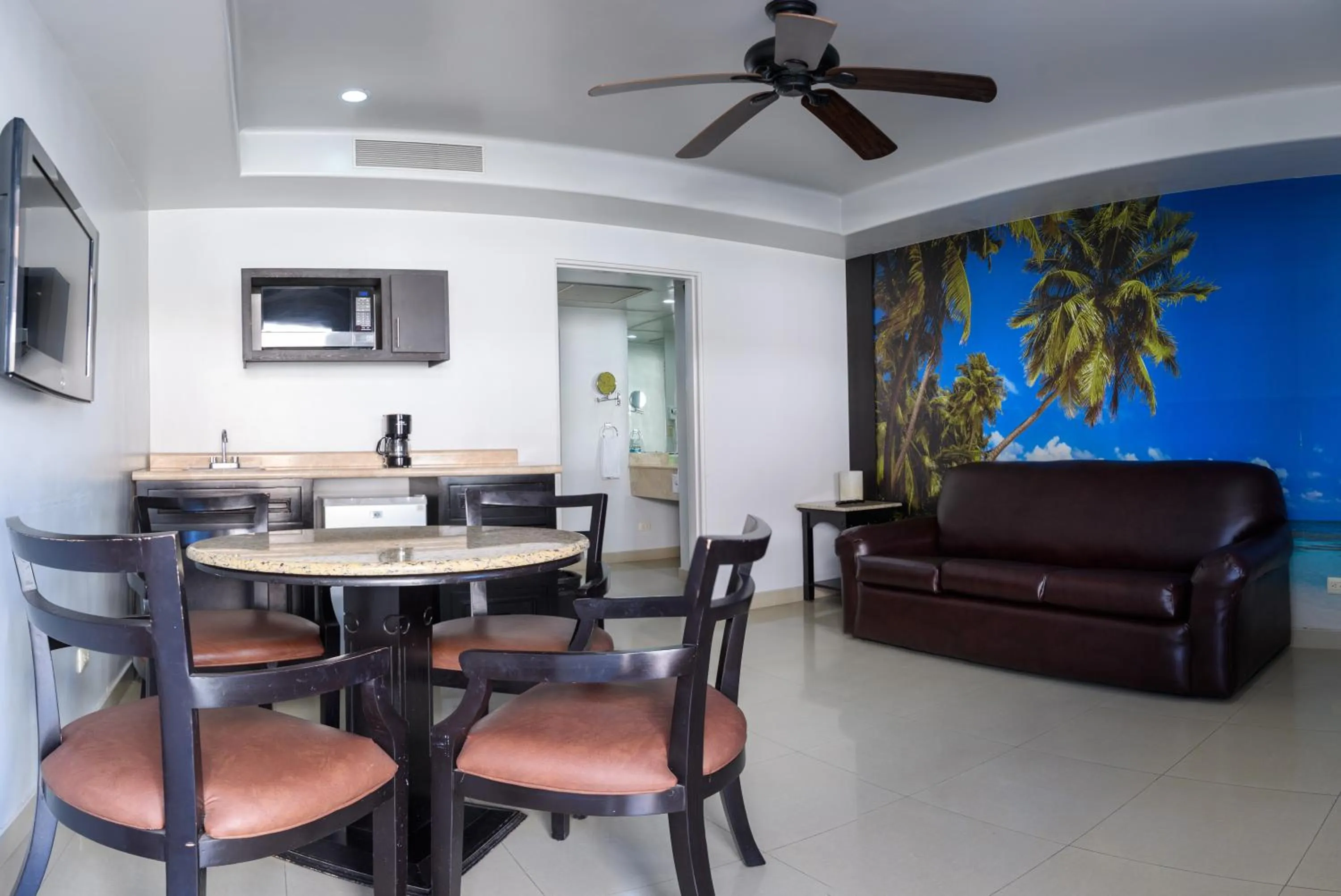 Kitchen or kitchenette in Hotel Santorian