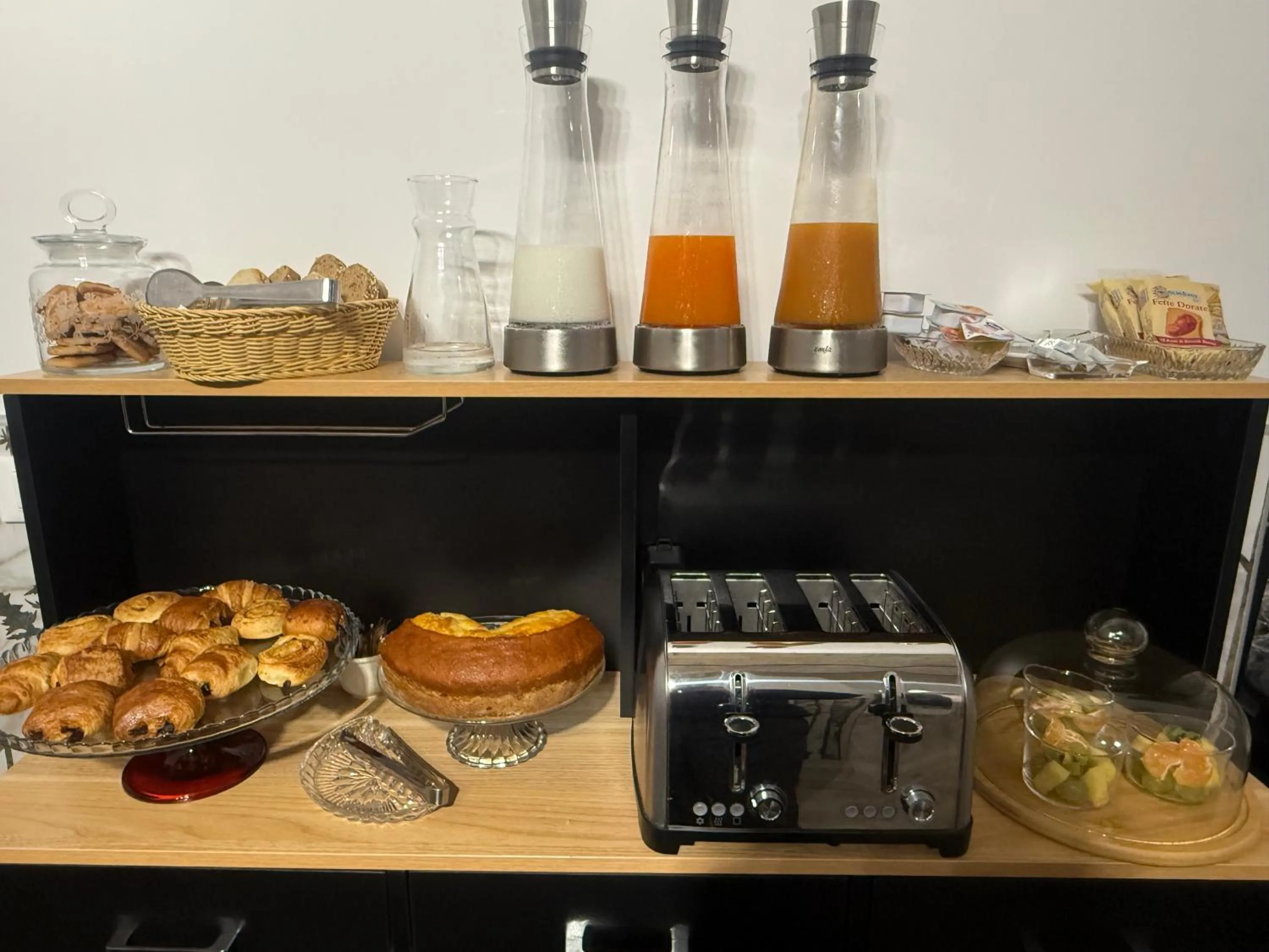 Buffet breakfast in FoffoSuite