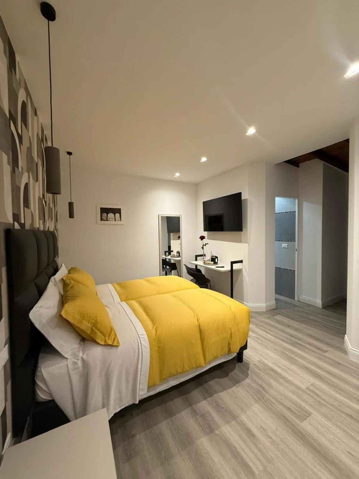 Photo of the whole room, Bed in FoffoSuite