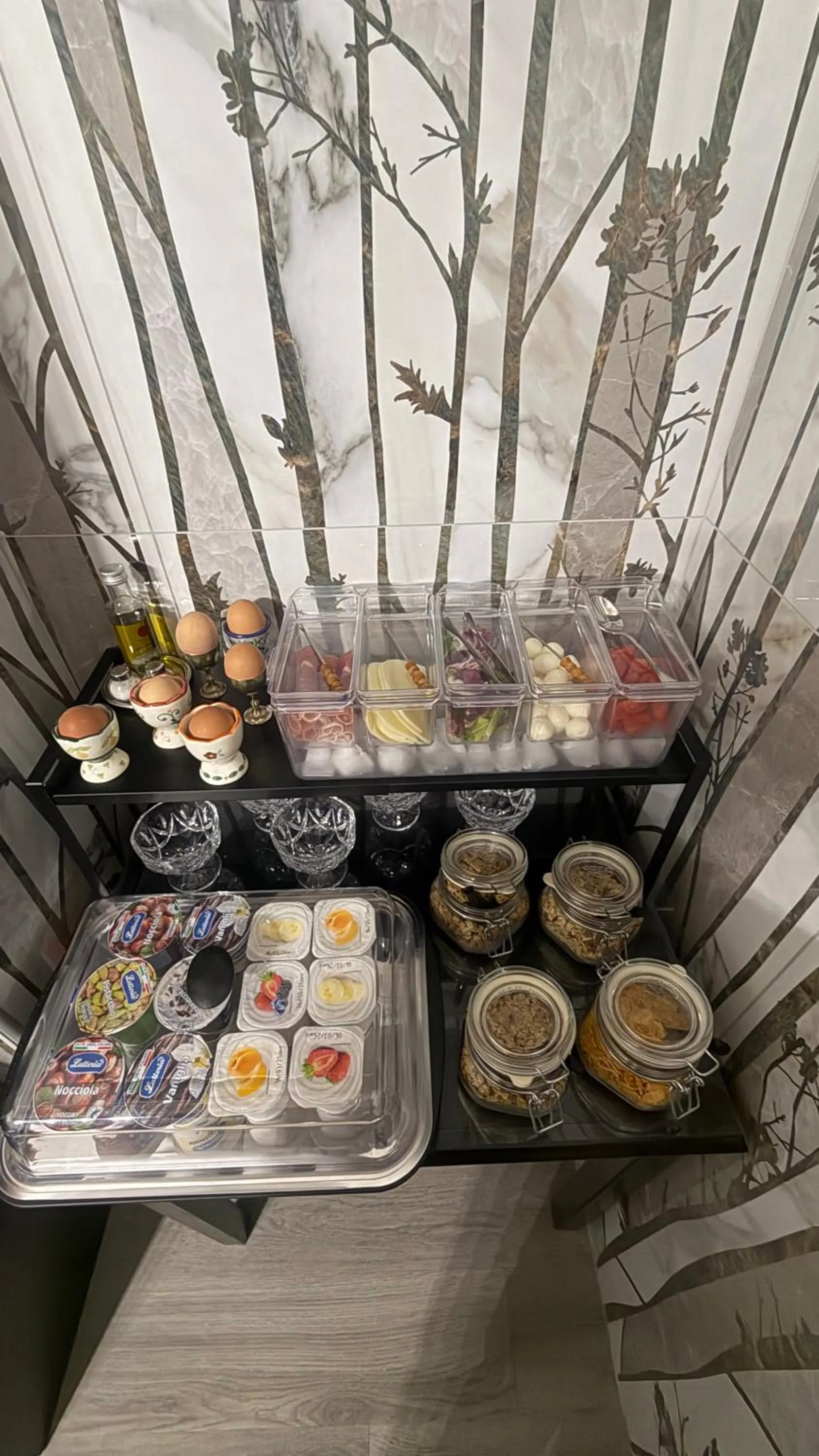 Buffet breakfast in FoffoSuite