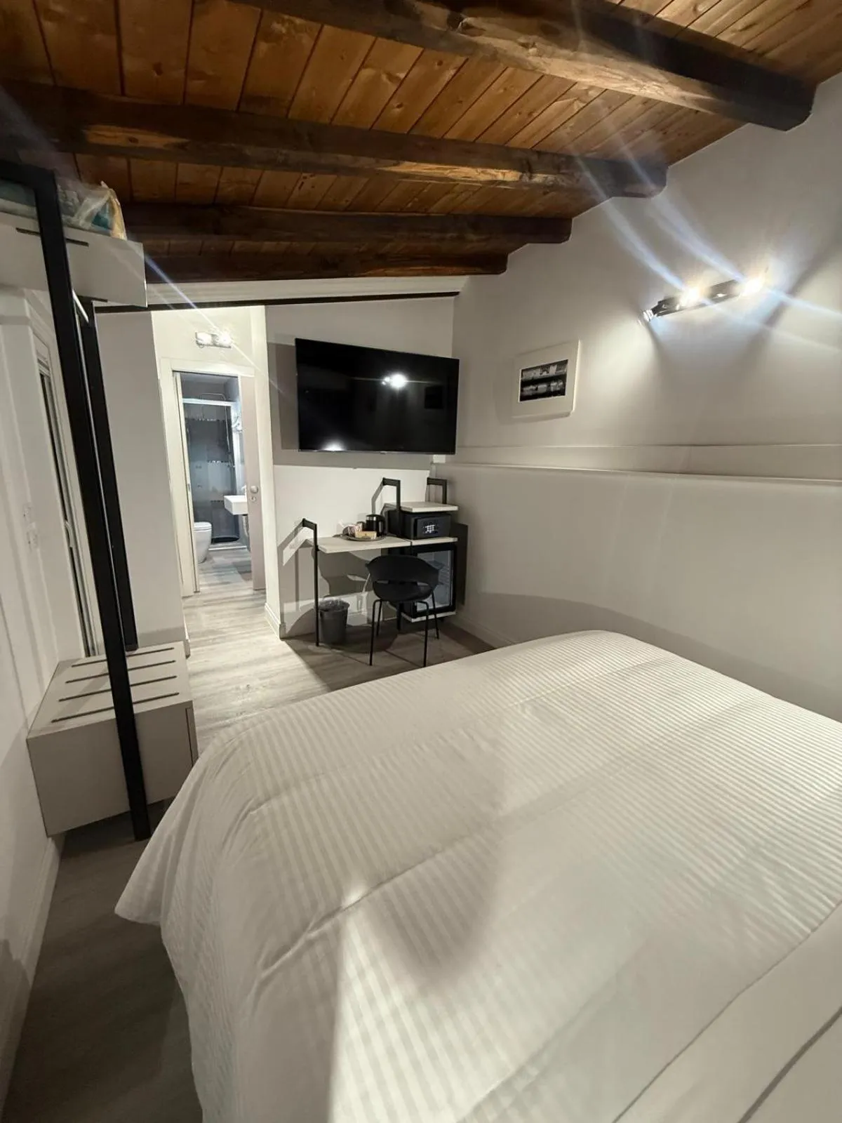 Bedroom, Bed in FoffoSuite