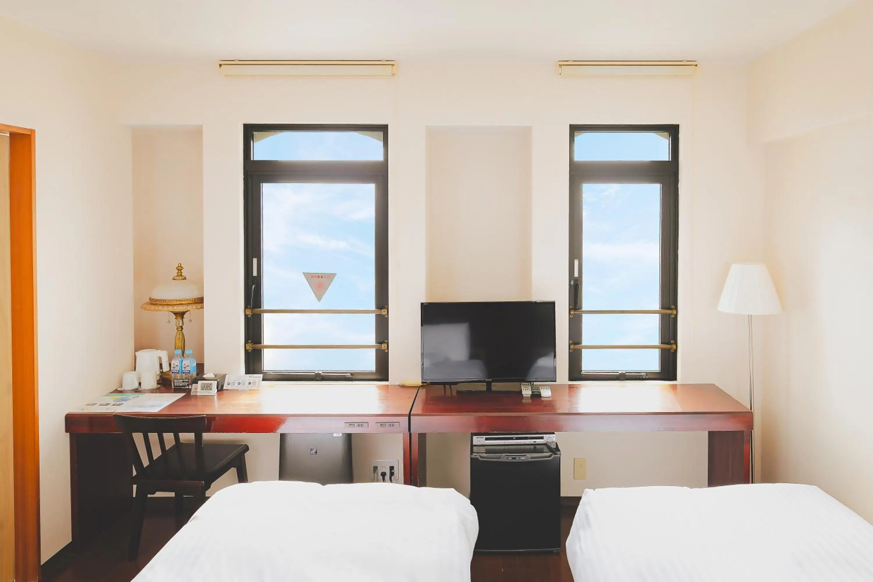 Photo of the whole room, Bed in Van Cort Landt Hotel