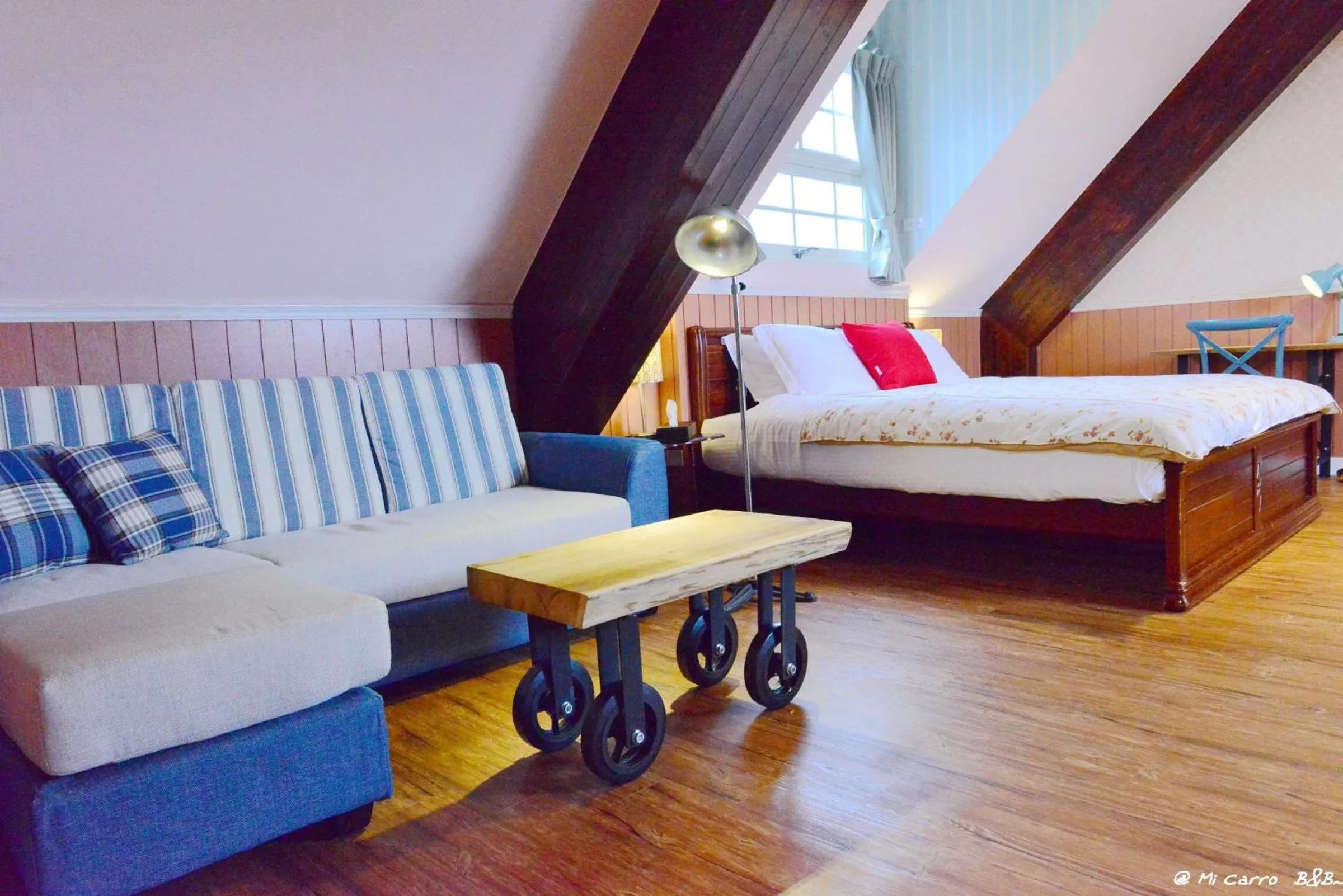 Photo of the whole room, Bed in MiCarro B&B