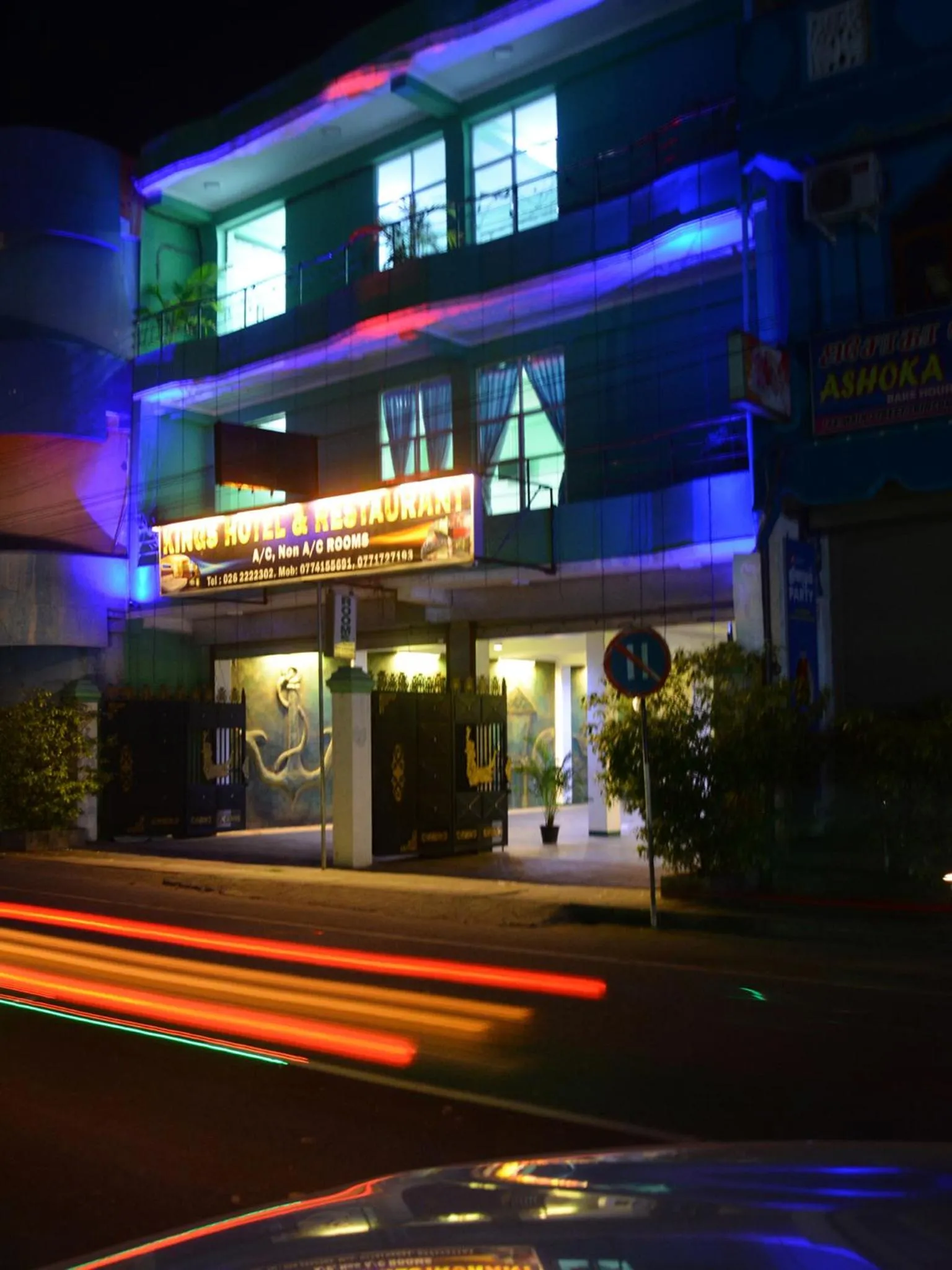 Property building in Kings Hotel Restaurant and Bar